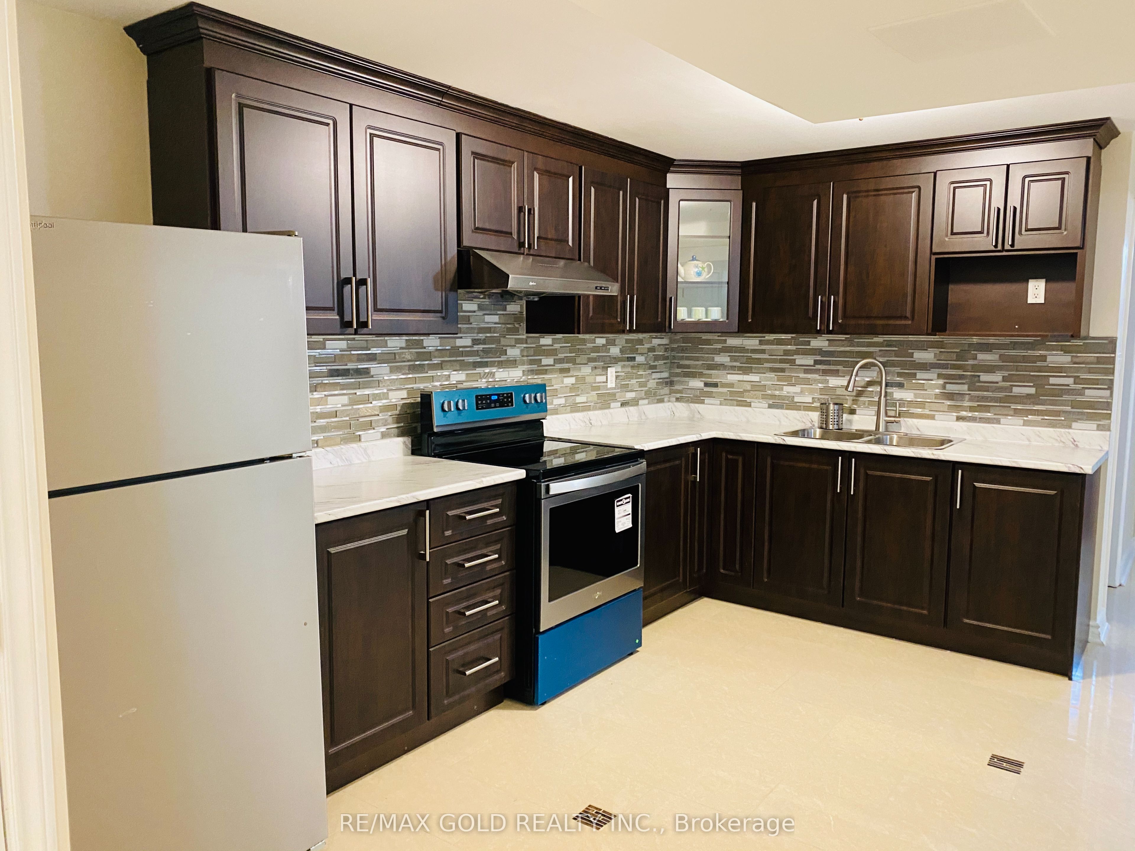 Unit Basement - 102 Gardenbrooke Trail, Brampton 4