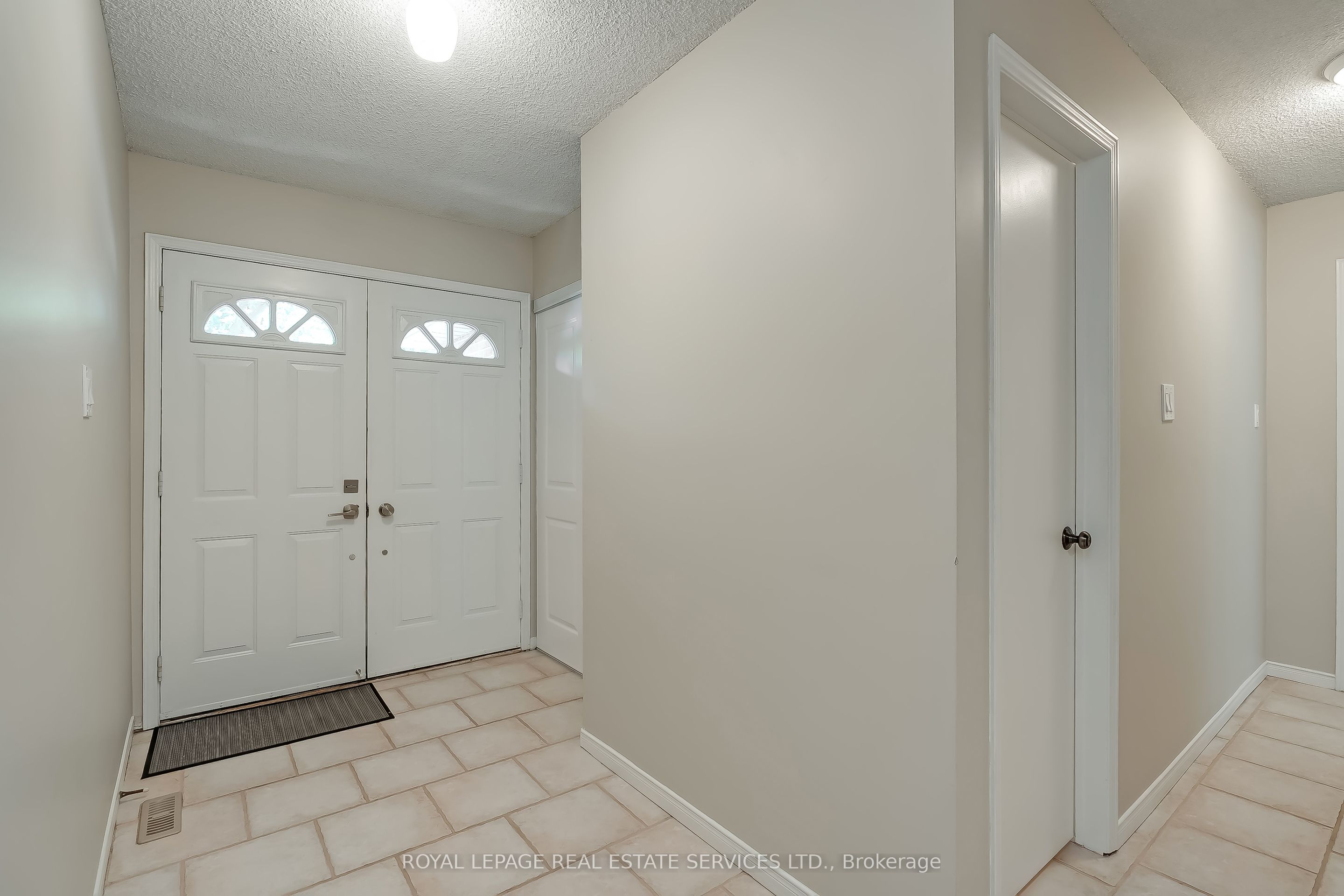 265 Mississaga Street, Oakville 5