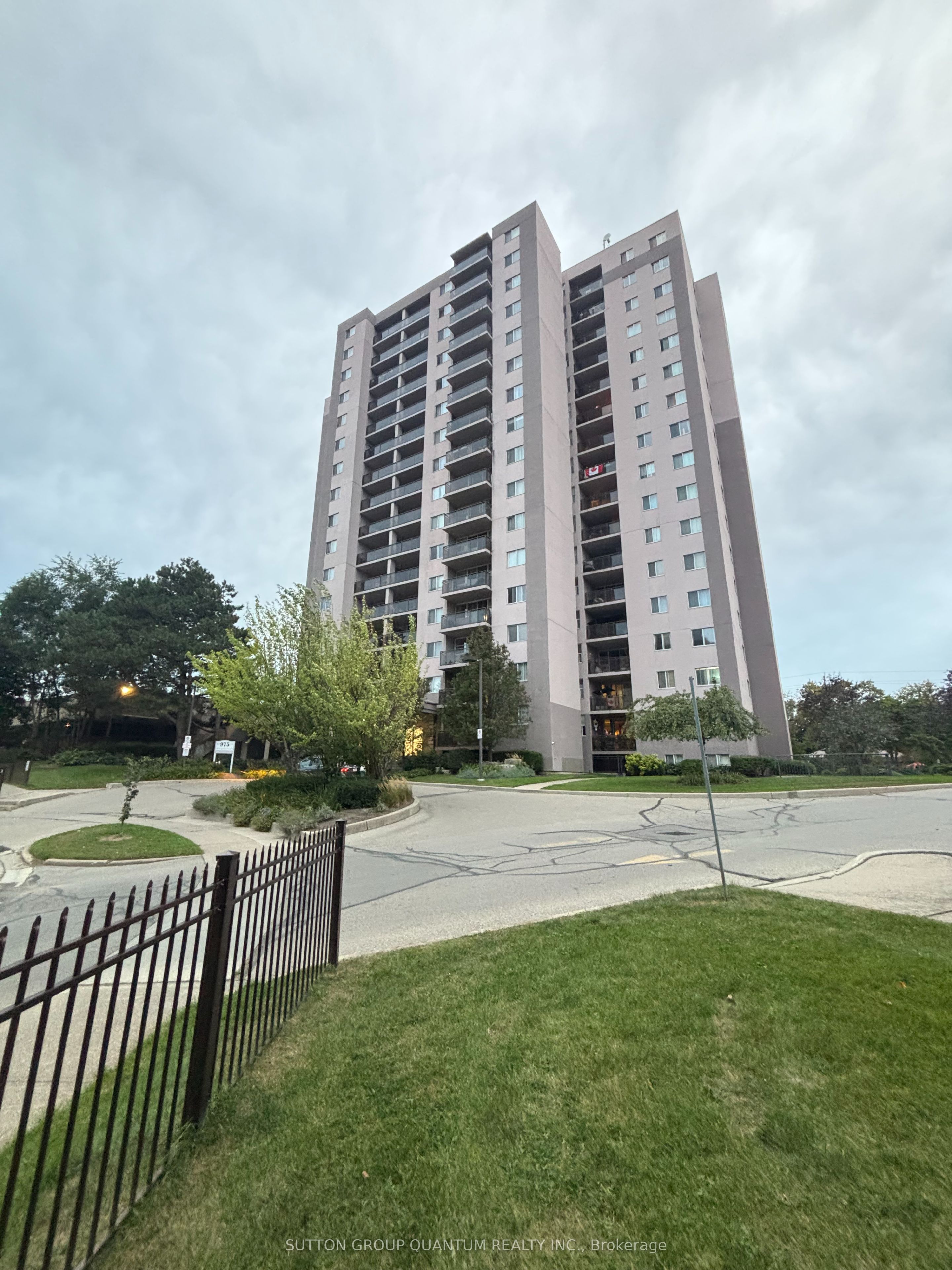 Unit 1210 - 975 Warwick Court, Burlington 3