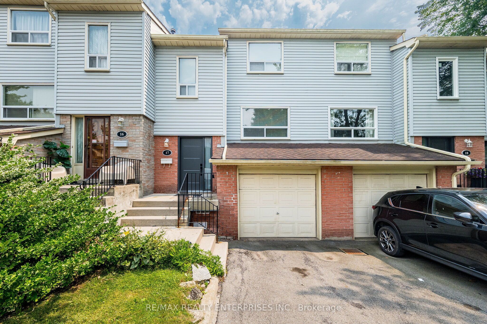 Unit 17 - 1055 Shawnmarr Road, Mississauga 2