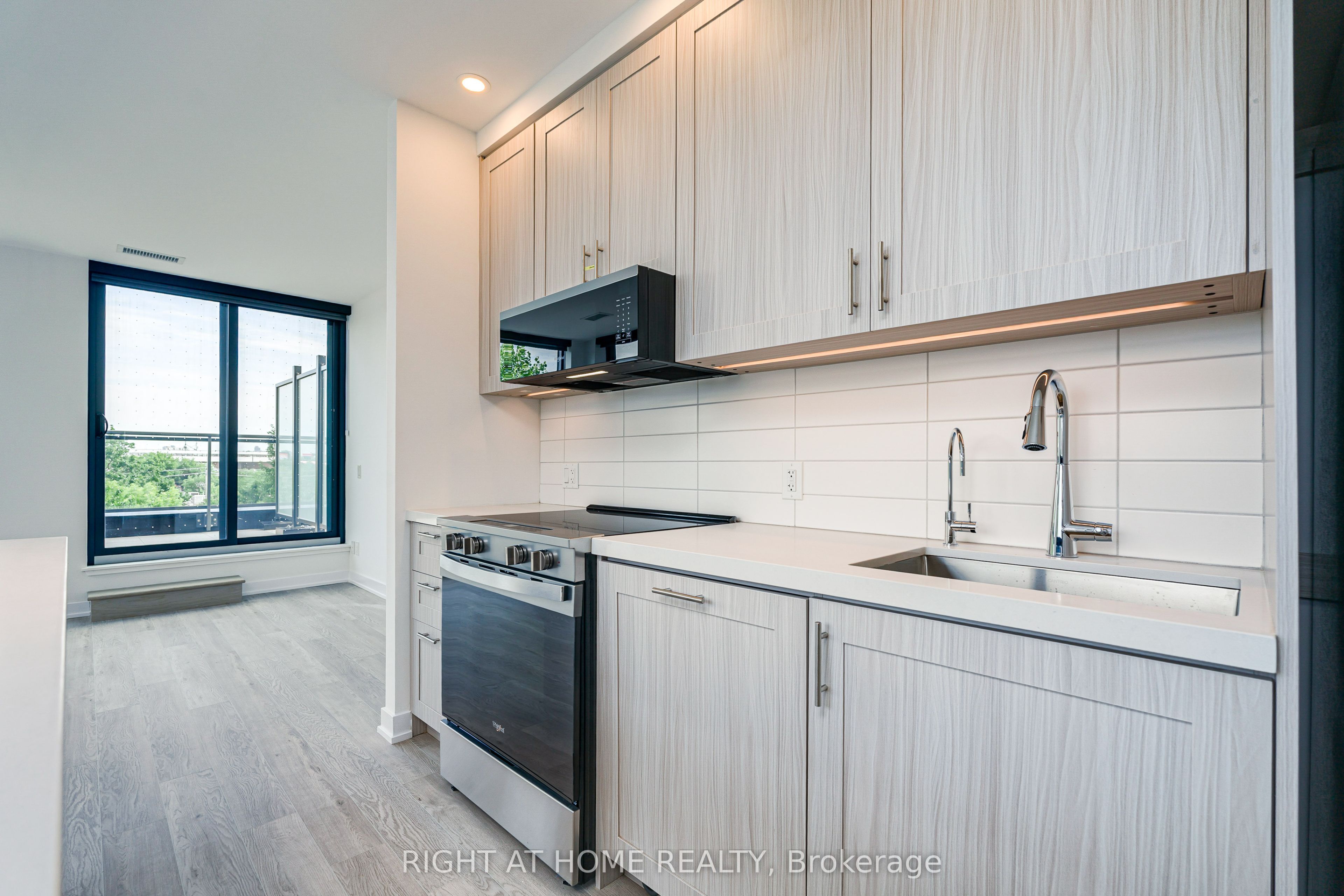 Unit 408 - 2946 Dundas Street W, Toronto 5