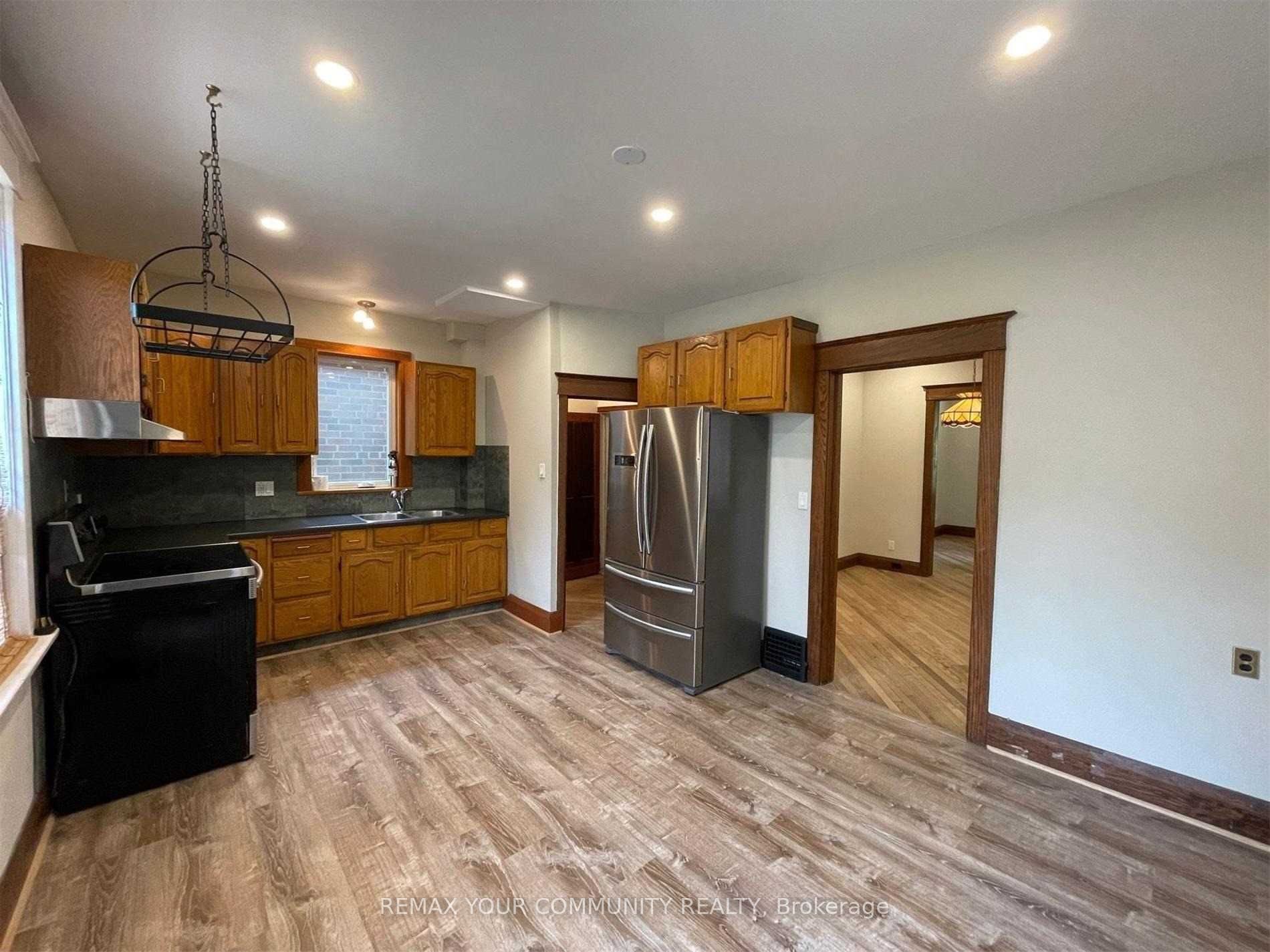 52 Seventh Street, Etobicoke 4