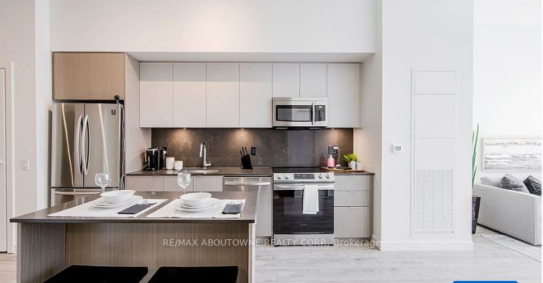 Unit A917 - 125 Bronte Road, Oakville 4