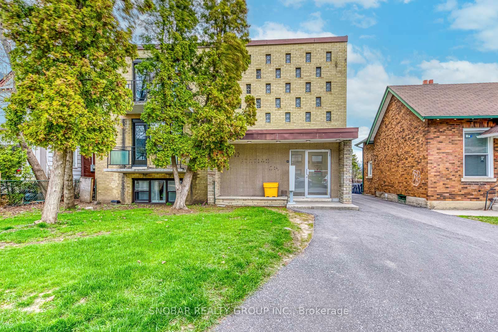 Unit 14 - 17 Station Road, Etobicoke 2