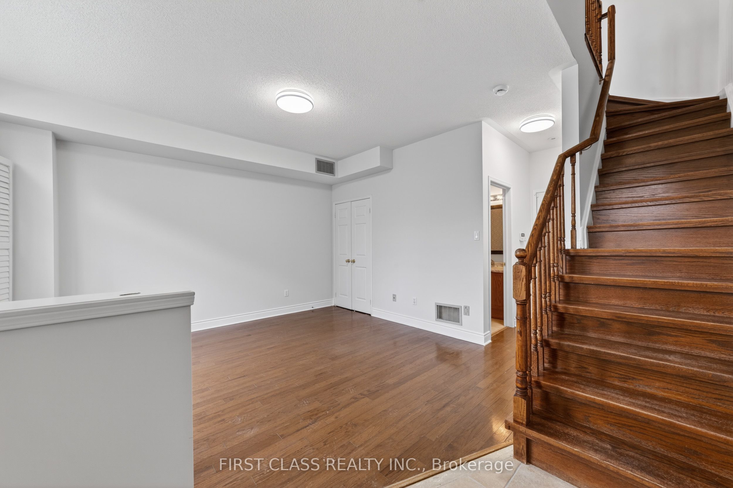 Unit 10 - 3076 Lake Shore Boulevard W, Etobicoke 2