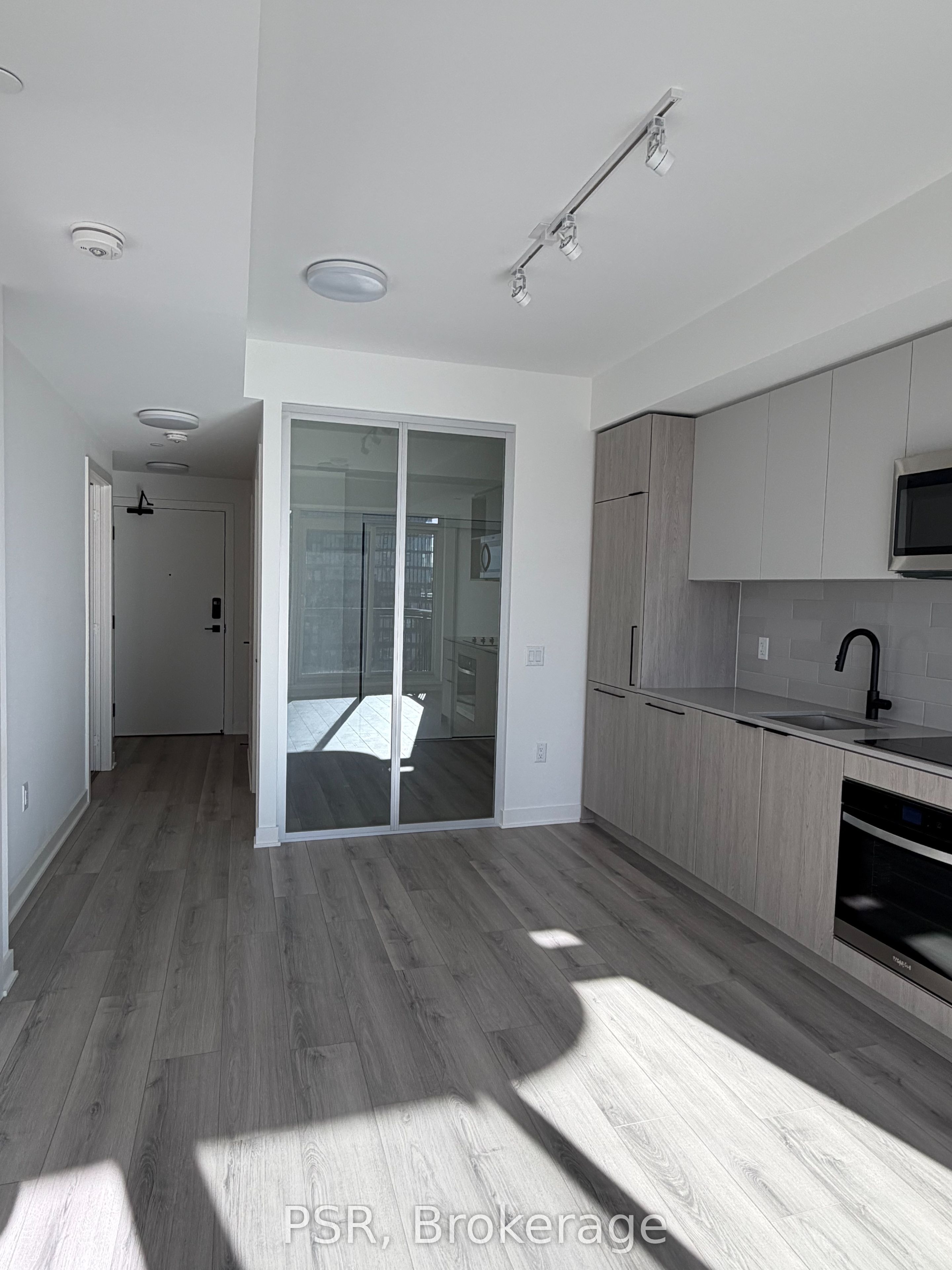 Unit 611 - 1185 Dupont Street, Toronto 5
