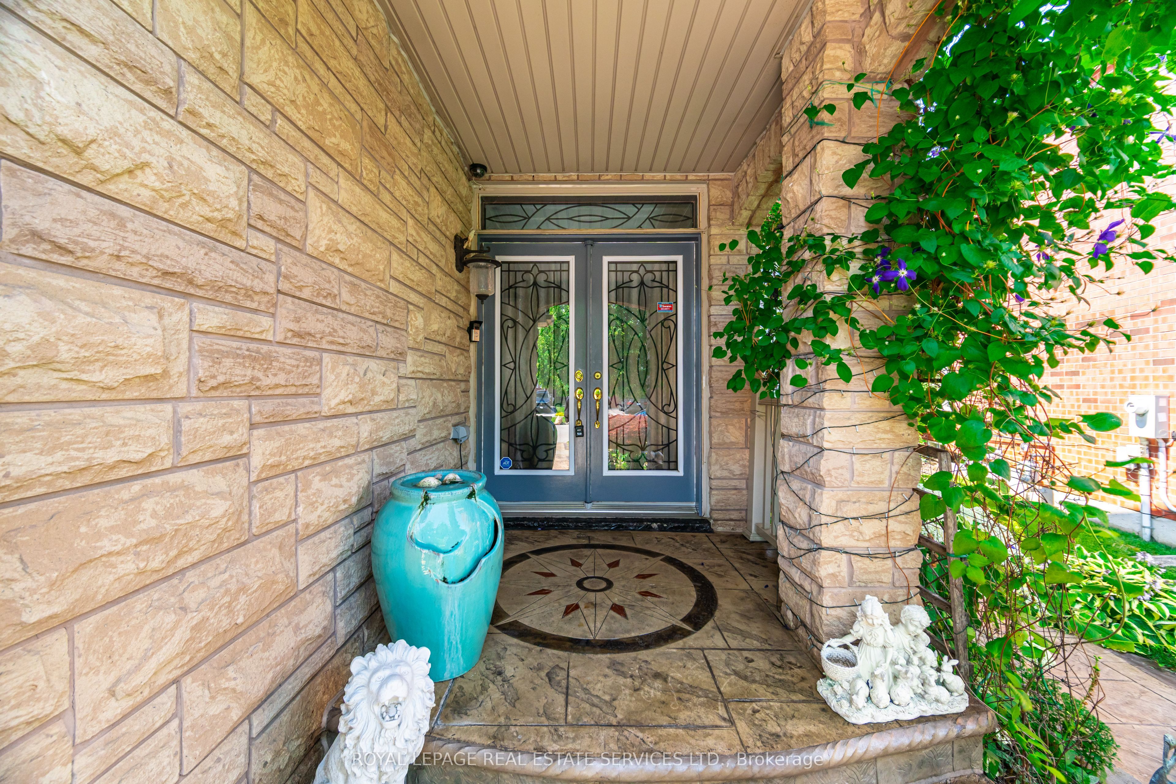 3809 Candlelight Drive, Mississauga 5