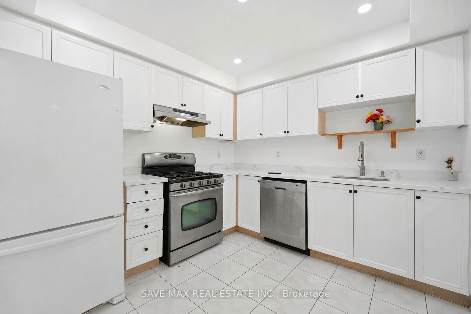 39 Caruso Drive, Brampton 4