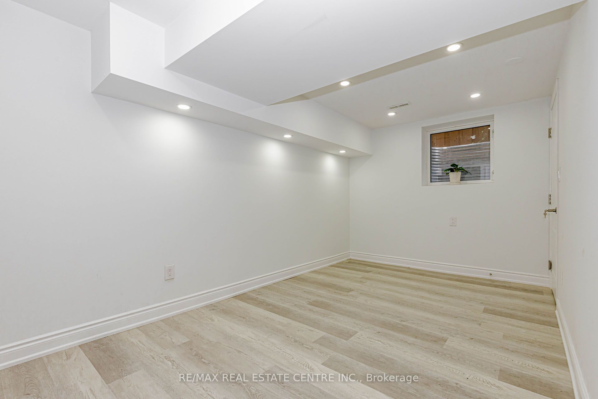 Unit 2 - 17 Scotia Drive, Brampton 4