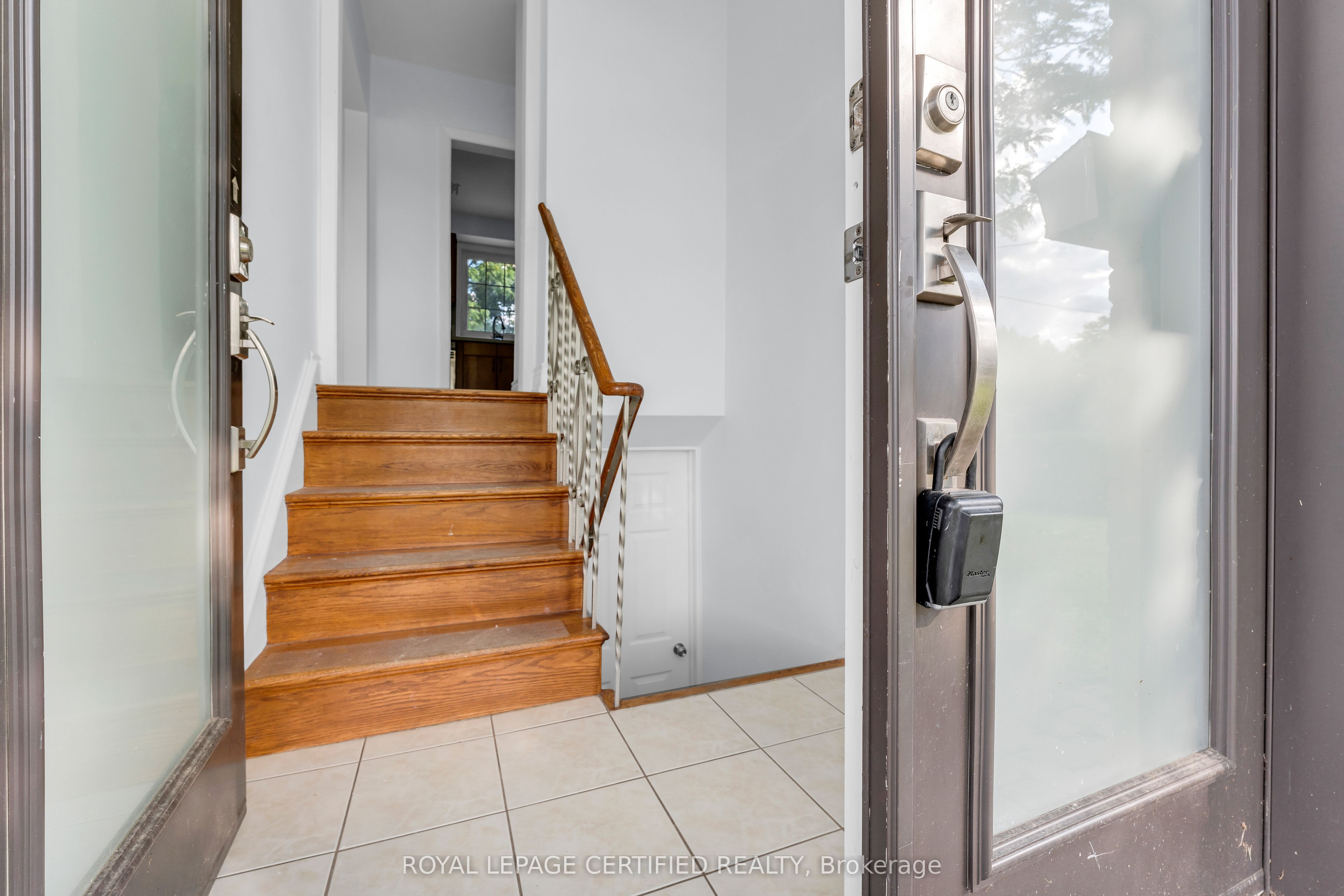 Unit MAIN - 586 Pinegrove Road, Oakville 4