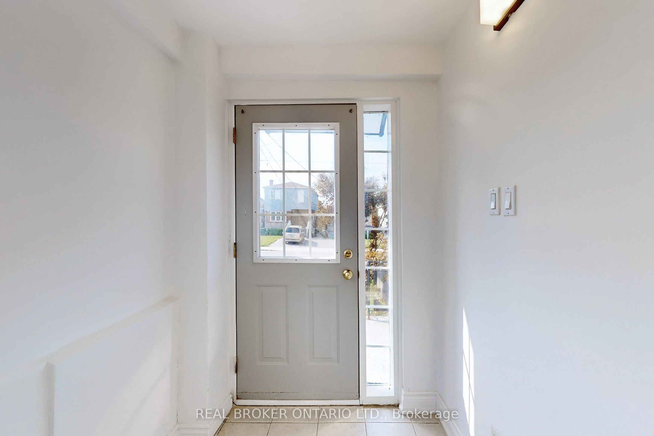 Unit Main - 102 Bowie Avenue, Toronto 3
