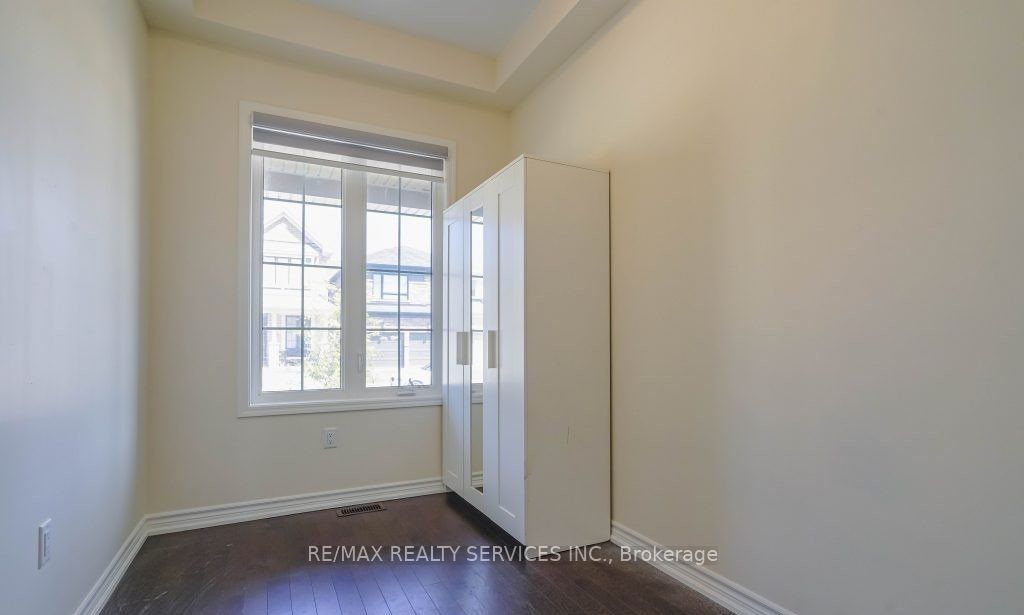 4 Divers Road, Brampton 5