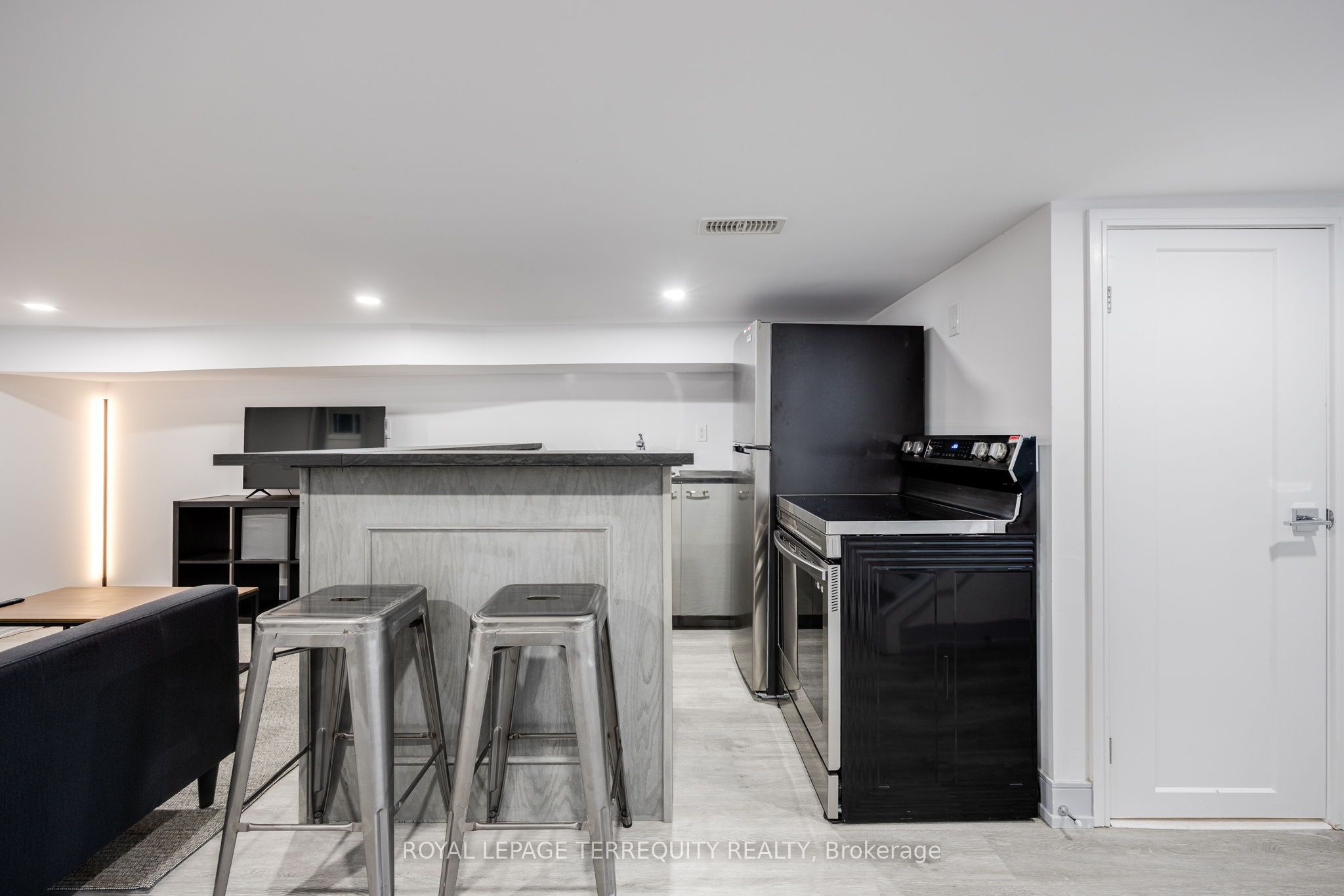Unit Bsmt - 668 Indian Road, Toronto 4