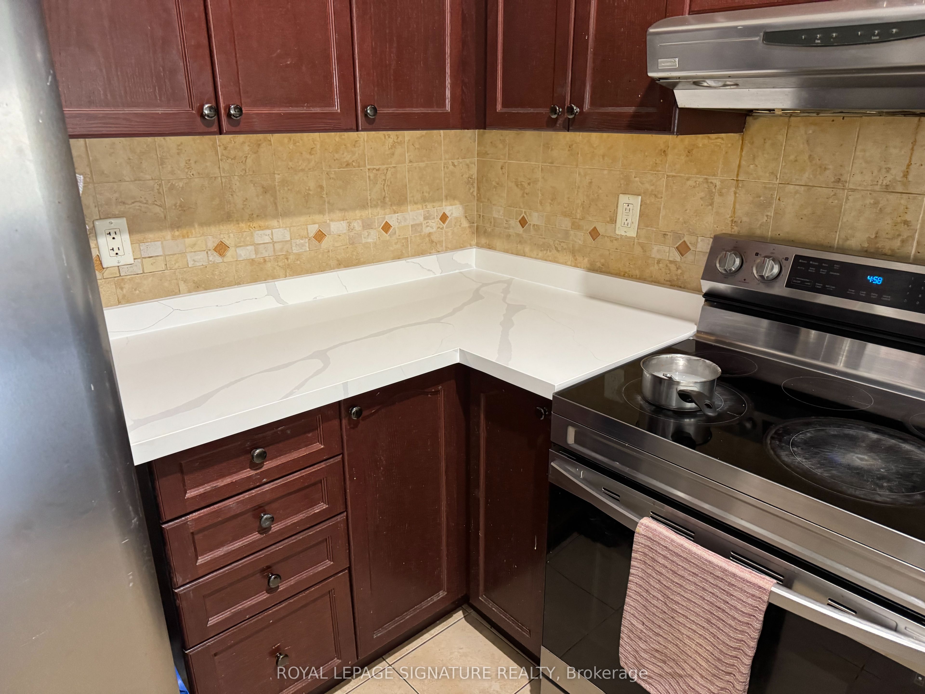 249 Comiskey Crescent, Mississauga 5