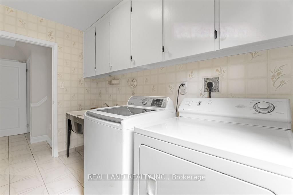 Unit Lower - 360 Chantenay Drive, Mississauga 2