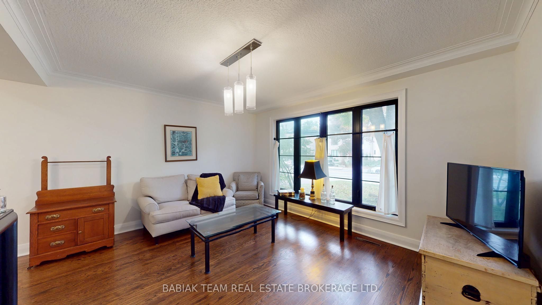 Unit Main & Upper - 90 Burnhamthorpe Road, Etobicoke 4
