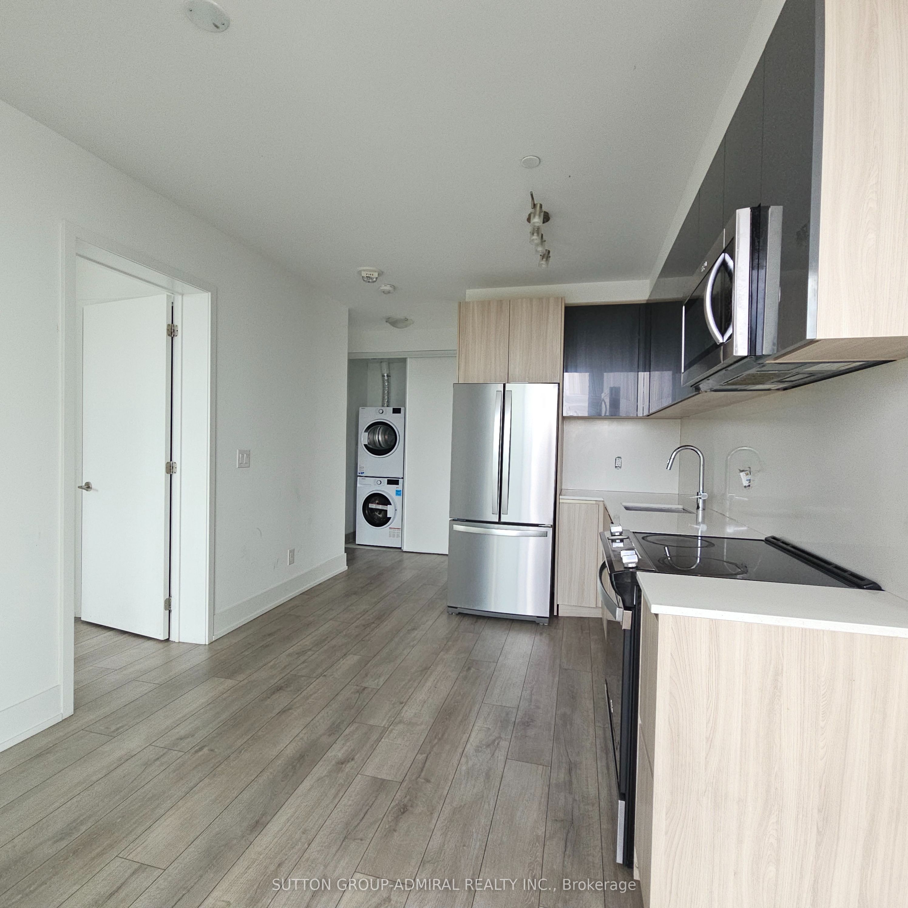 Unit 816 - 3100 Keele Street, North York 5