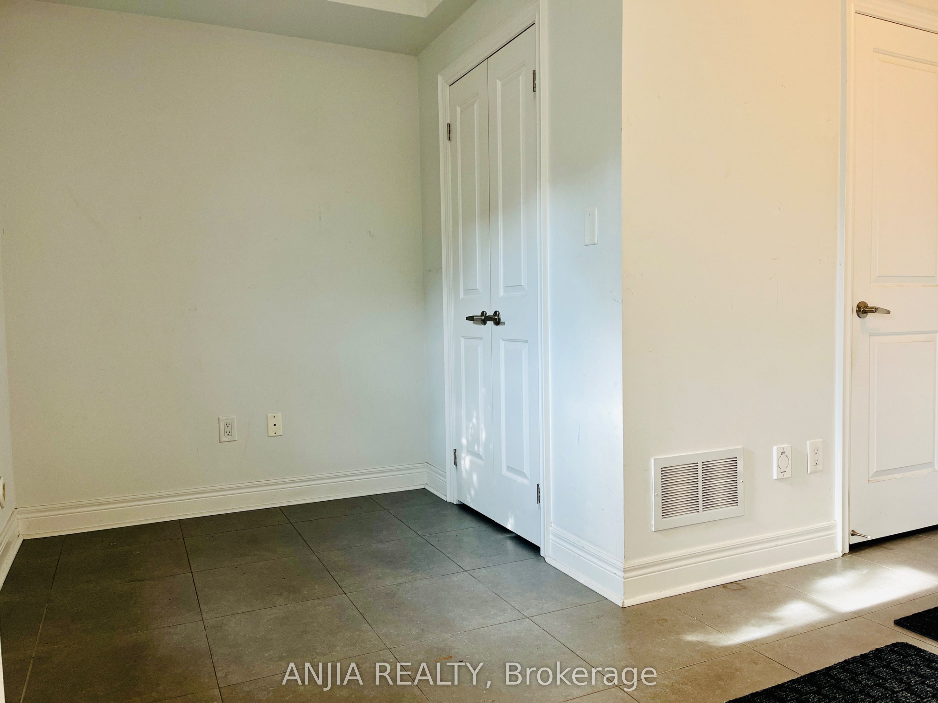 Unit 29 - 1812 Burnhamthorpe Road E, Mississauga 3