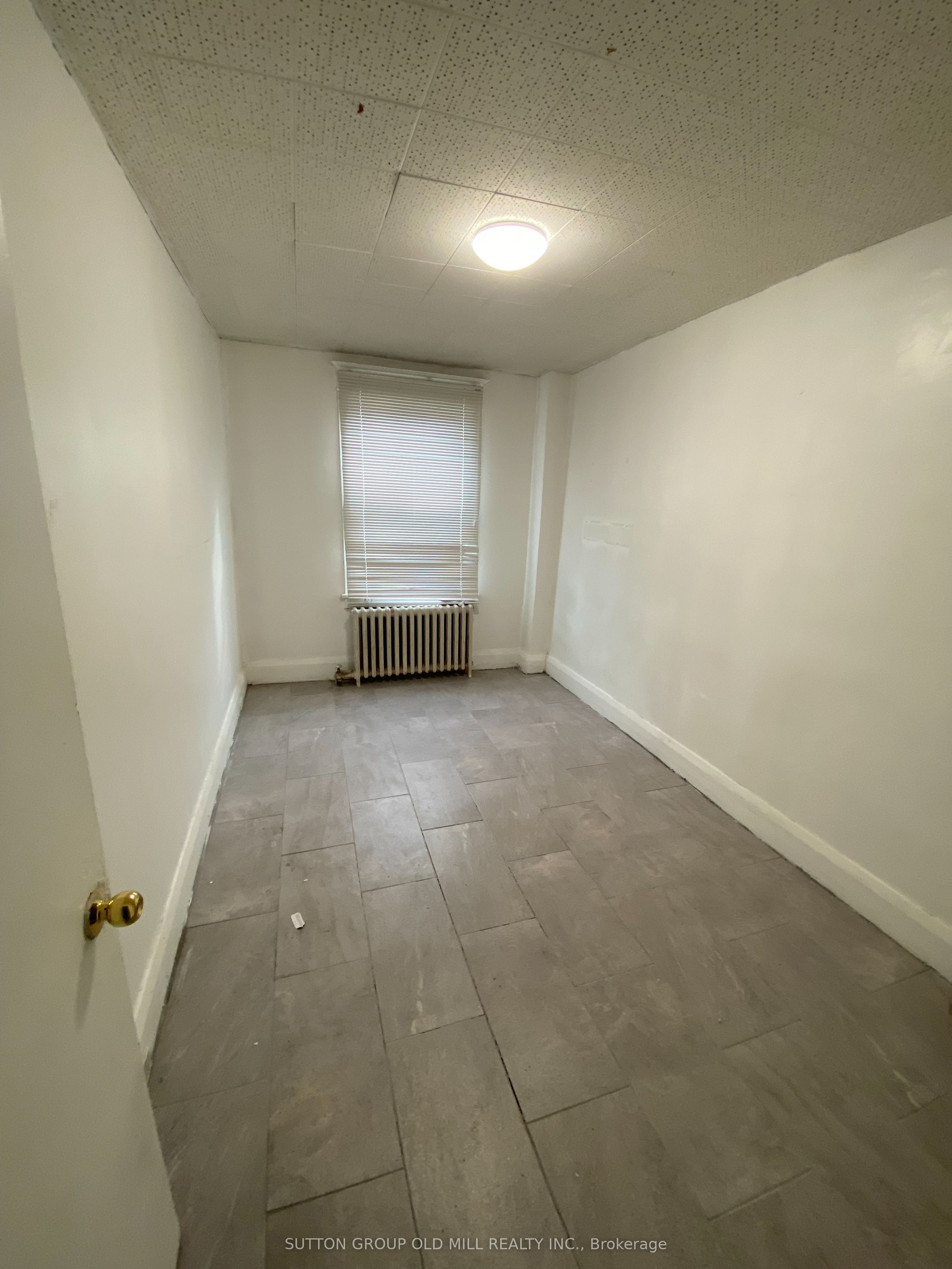 Unit Main Floor - 46 Rockcliffe Boulevard, Toronto 5