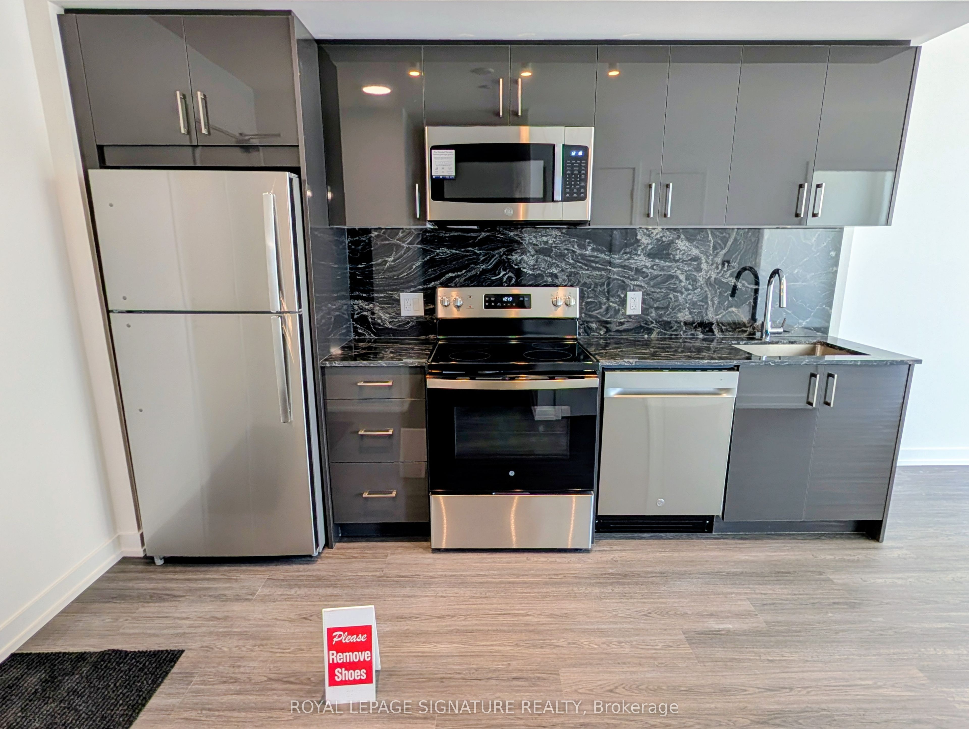 Unit 807 - 4010 Eglinton Avenue W, Etobicoke 3