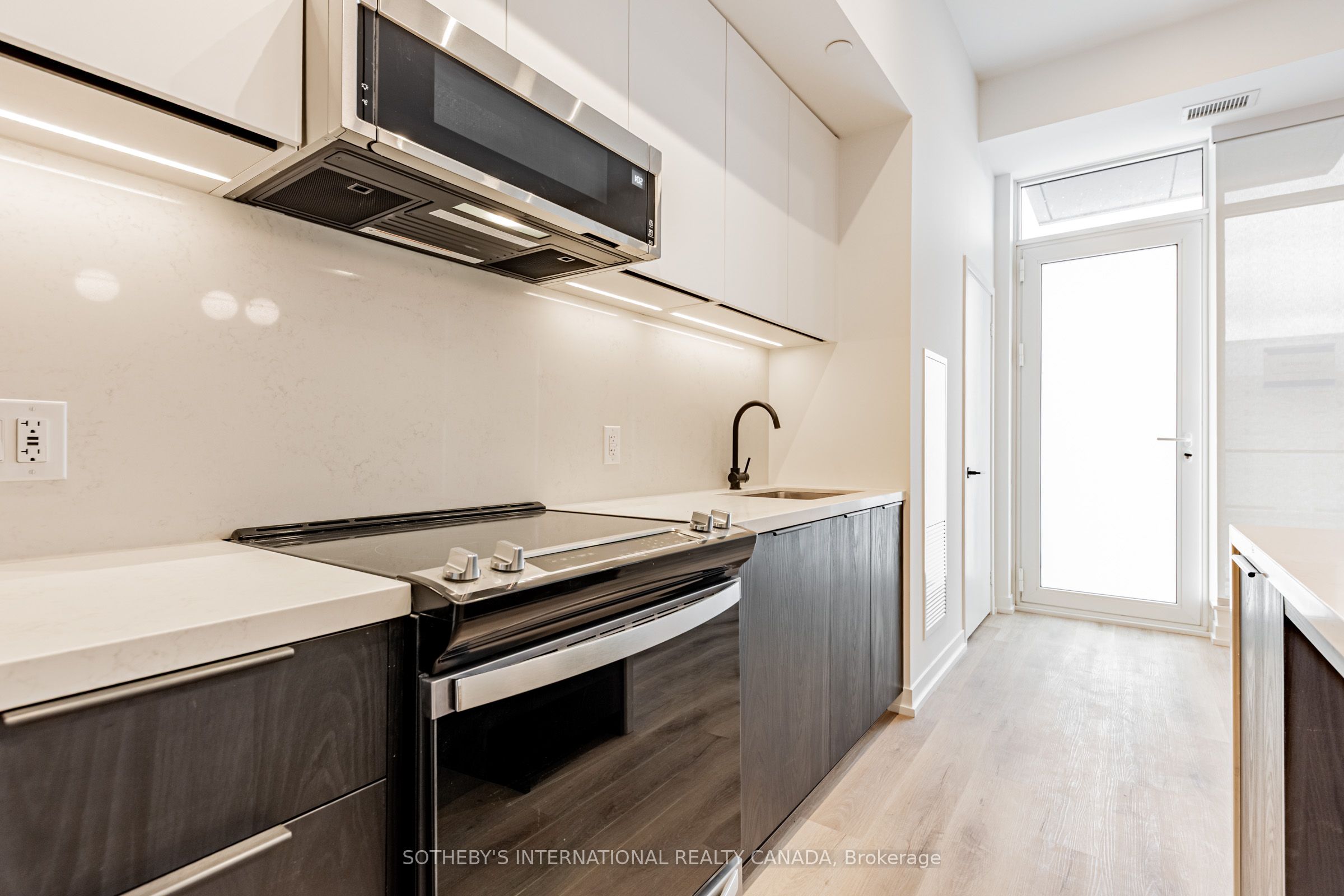 Unit 104 - 5 York Garden Way, North York 4