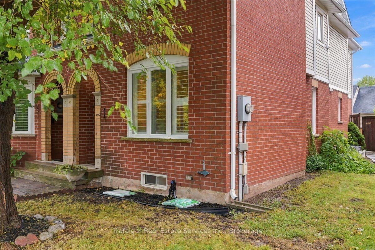 2212 Westoak Trails Boulevard, Oakville 2