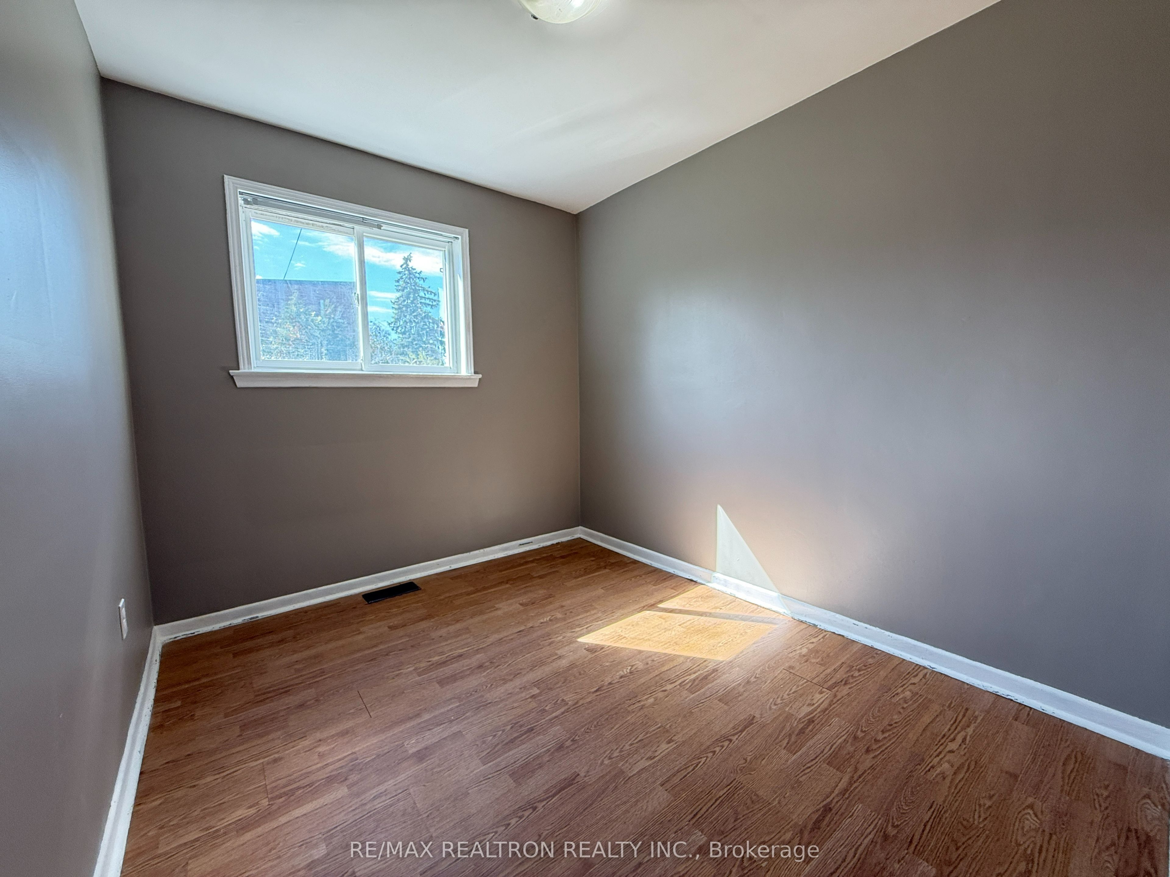 Unit Lower - 97 Post Road, Brampton 5