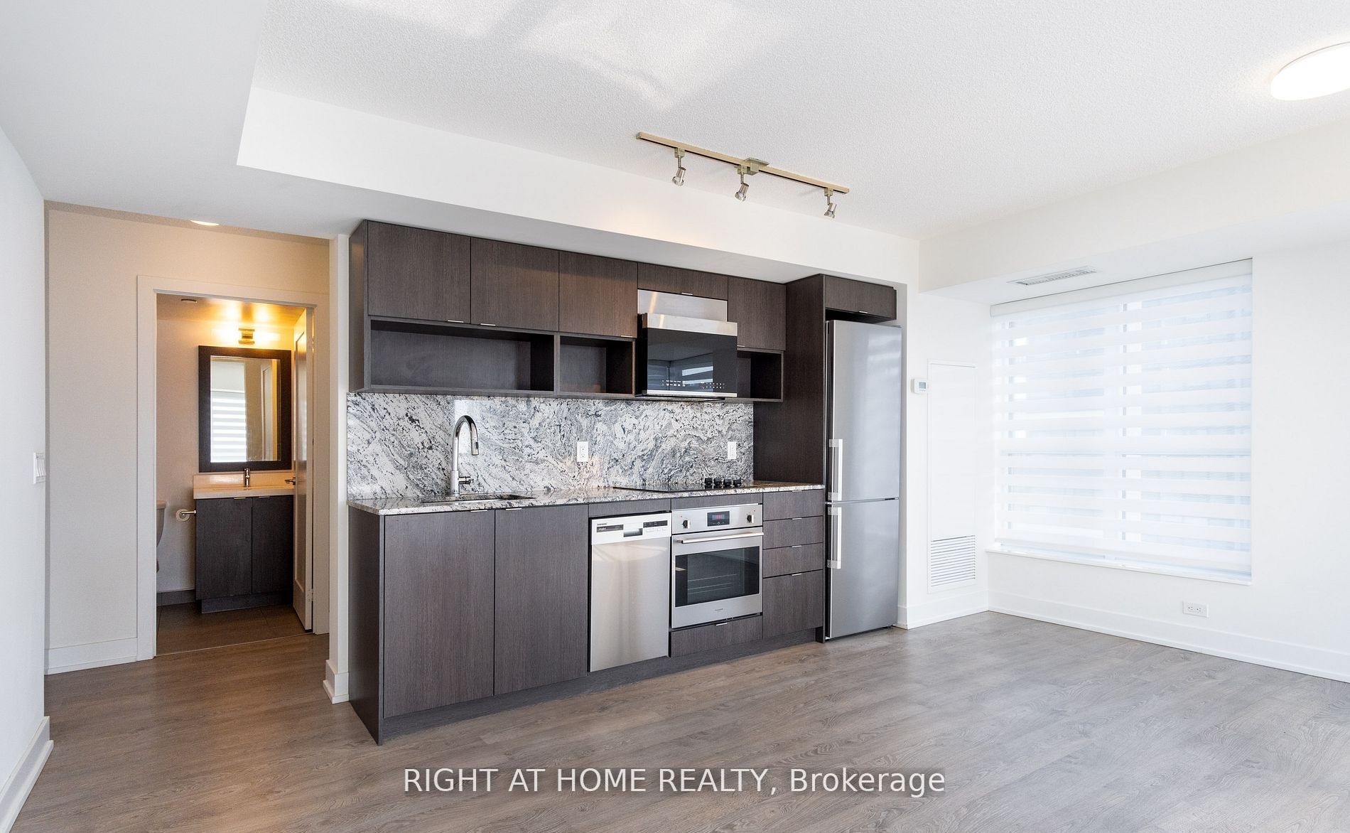 Unit 1622 - 9 Mabelle Avenue, Etobicoke 4