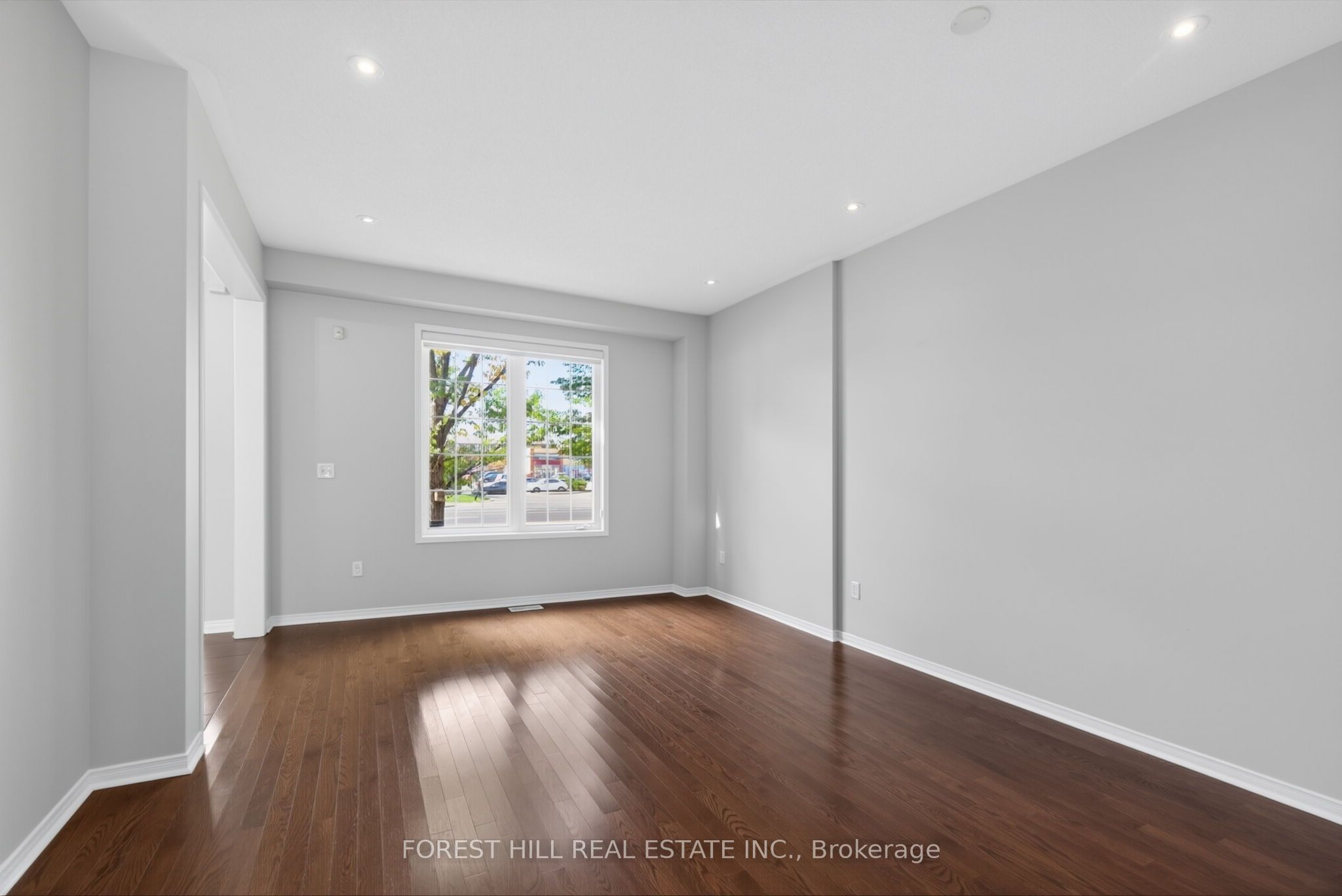 2537 Postmaster Drive, Oakville 5