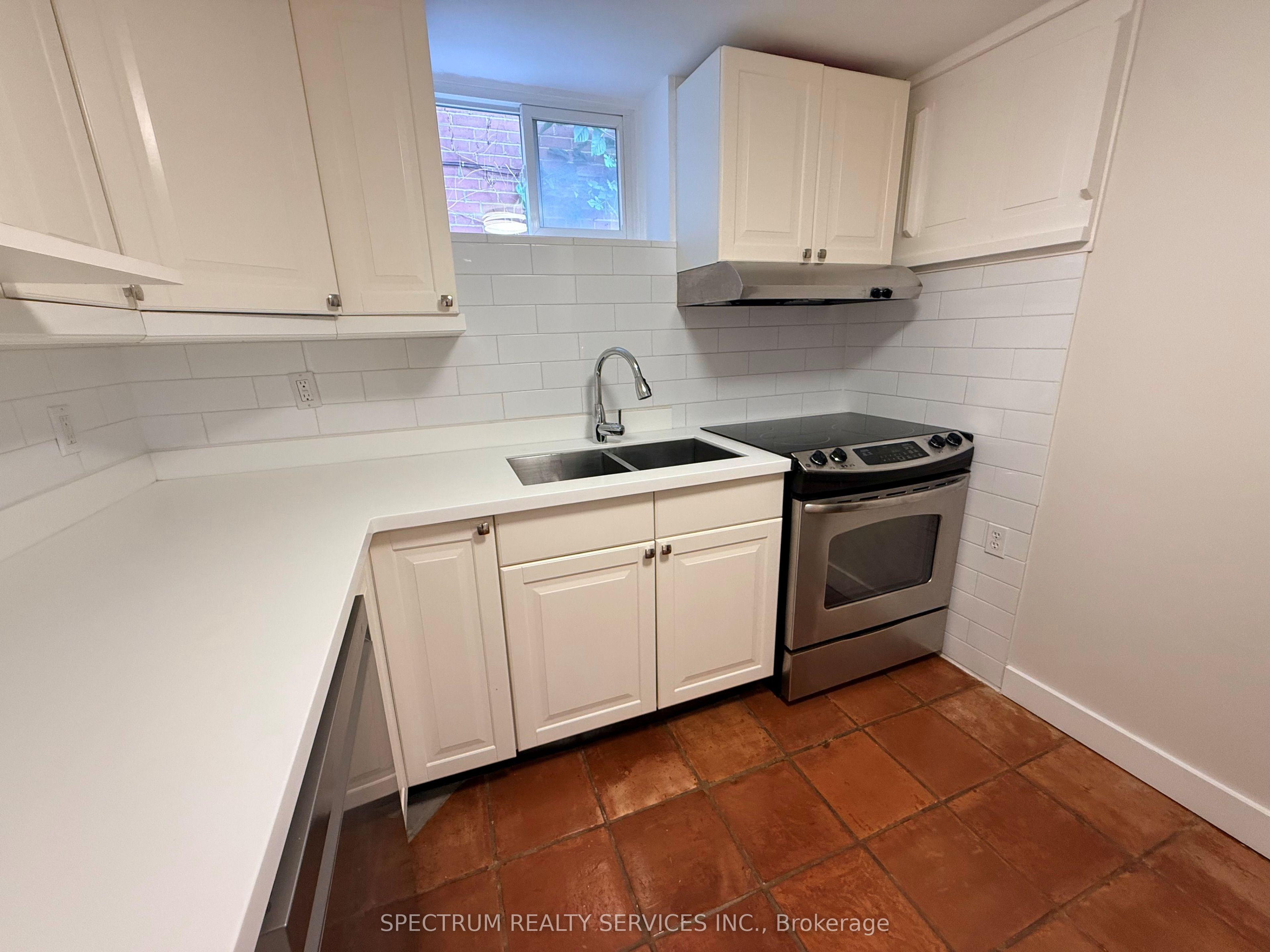 Unit Lower - 172 Queenslea Avenue, North York 2