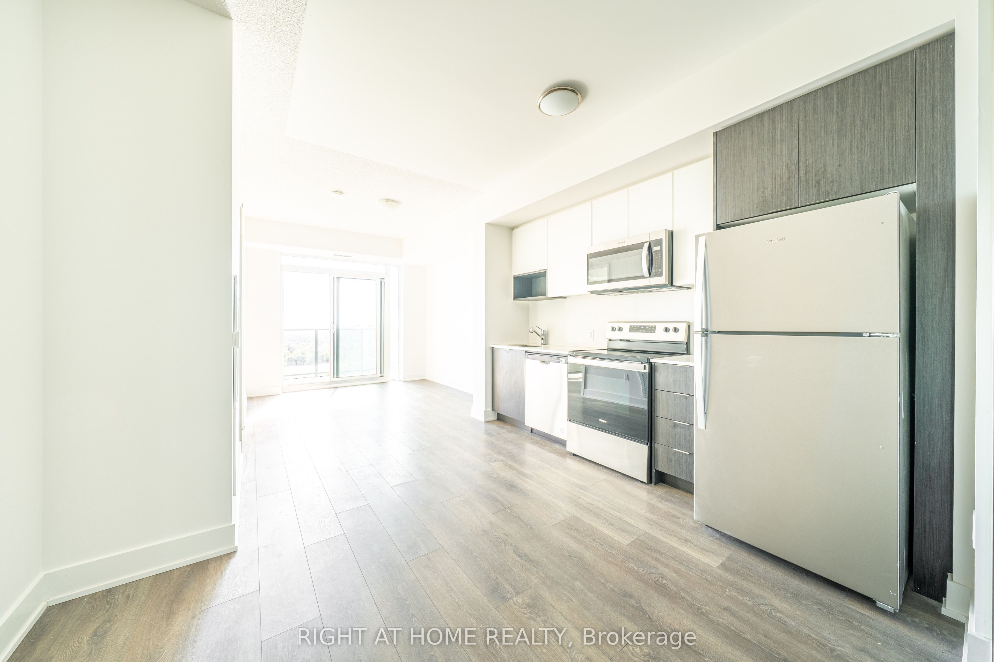 Unit 1310 - 204 Burnhamthorpe Road E, Mississauga 2