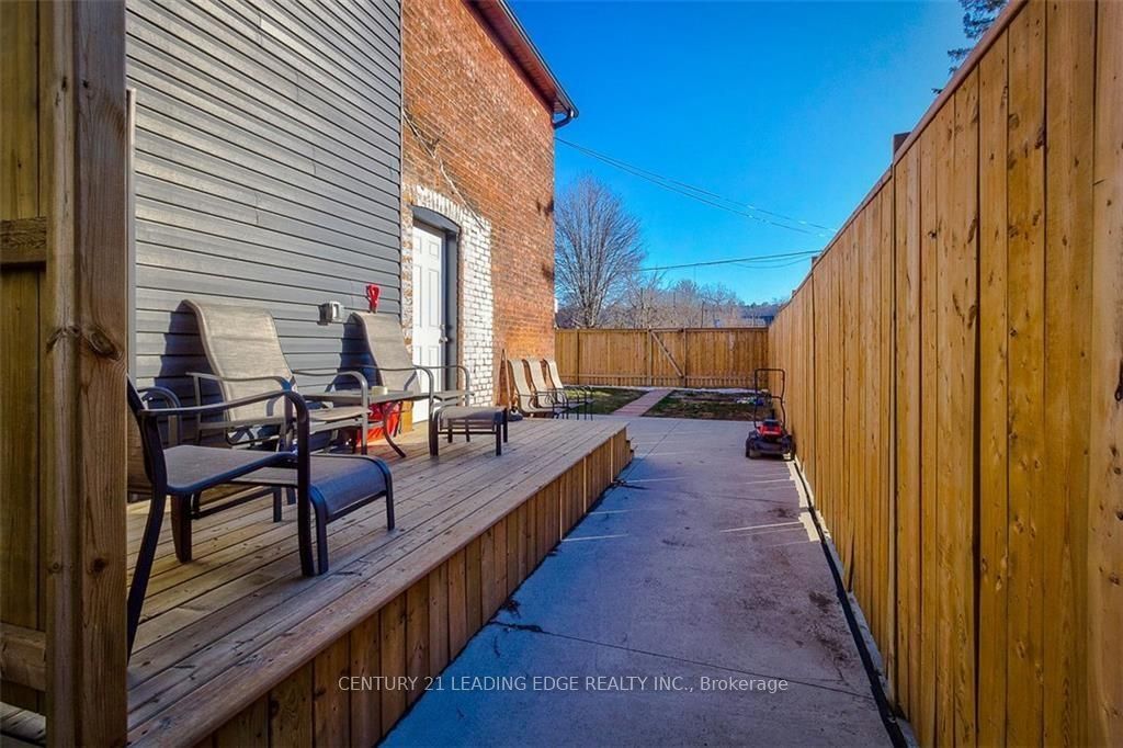 Unit B - 382 Cannon Street E, Hamilton 2