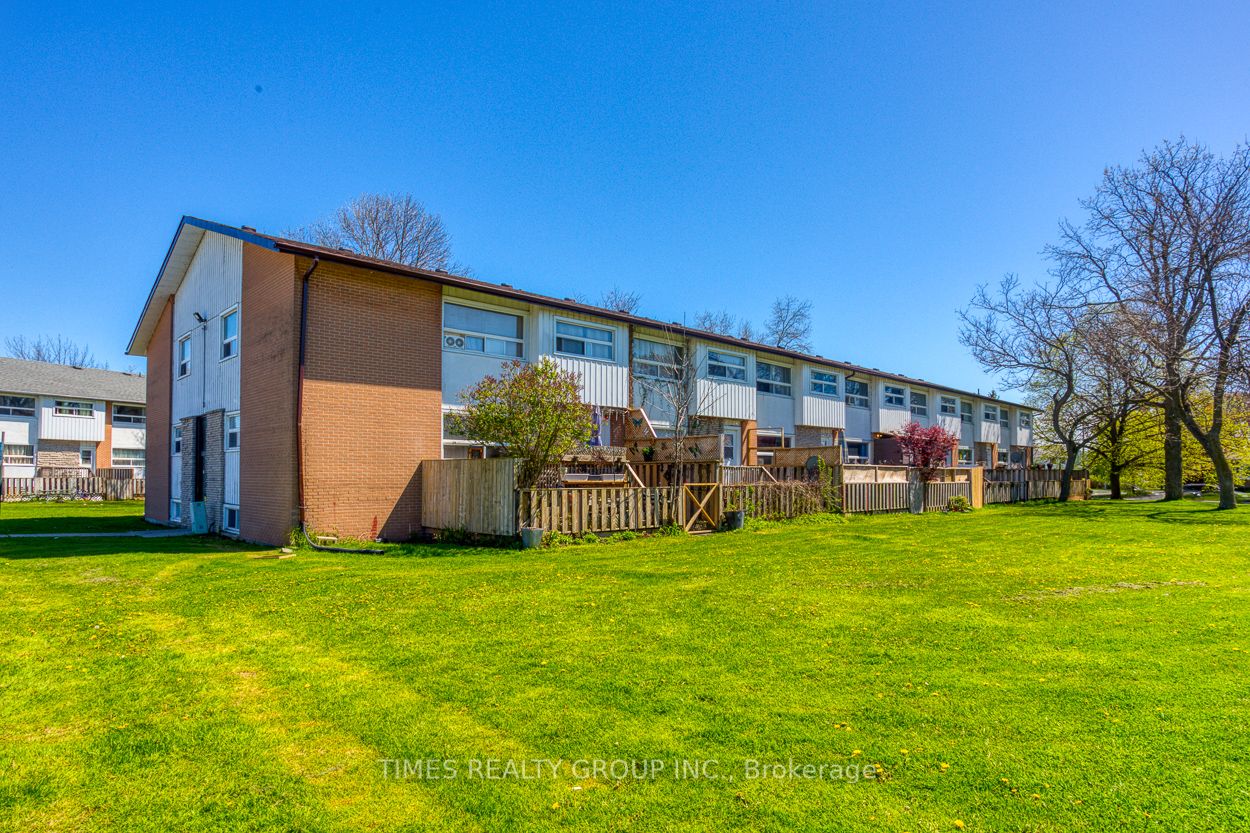 Unit F - 23 Manitou Crescent W, Loyalist 3