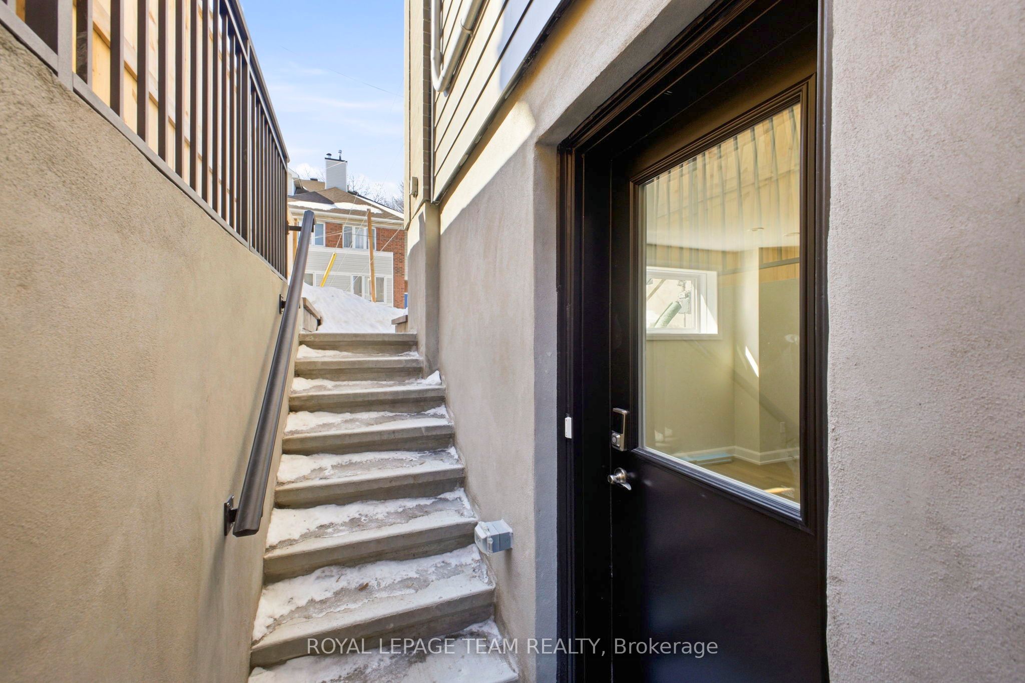 Unit B - 7 Gwynne Avenue, Ottawa 4