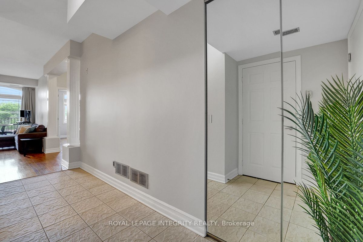 Unit 402 - 711 Churchill Avenue N, Ottawa 2
