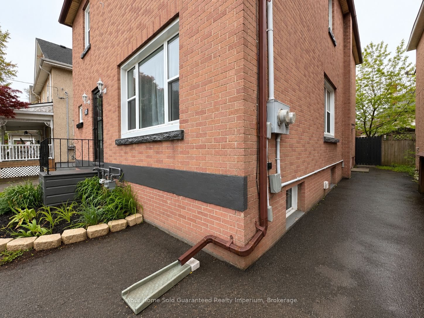 Unit A - 257 Niagara Street, Welland 2