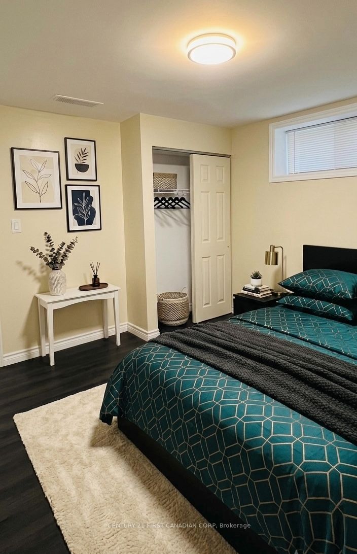 Unit Lower Unit - 1875 Reilly Walk, London 2