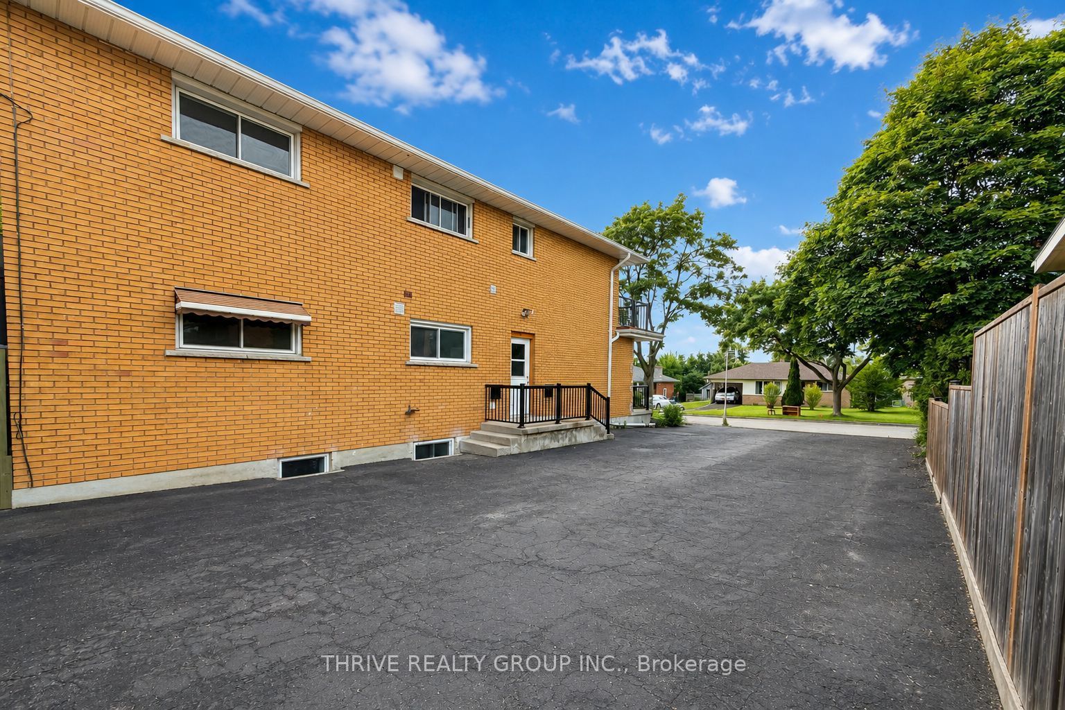 Unit Upper - 1023 Eagle Drive, London 3