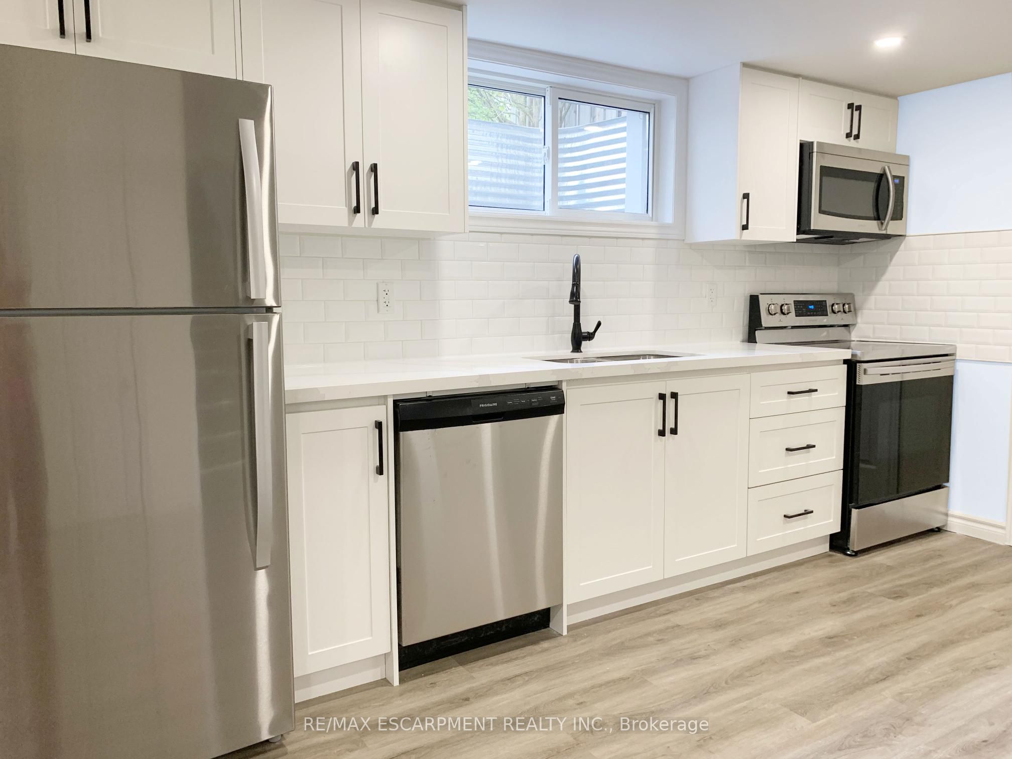 Unit LOWER - 43 KANATA Crescent, Brantford 2