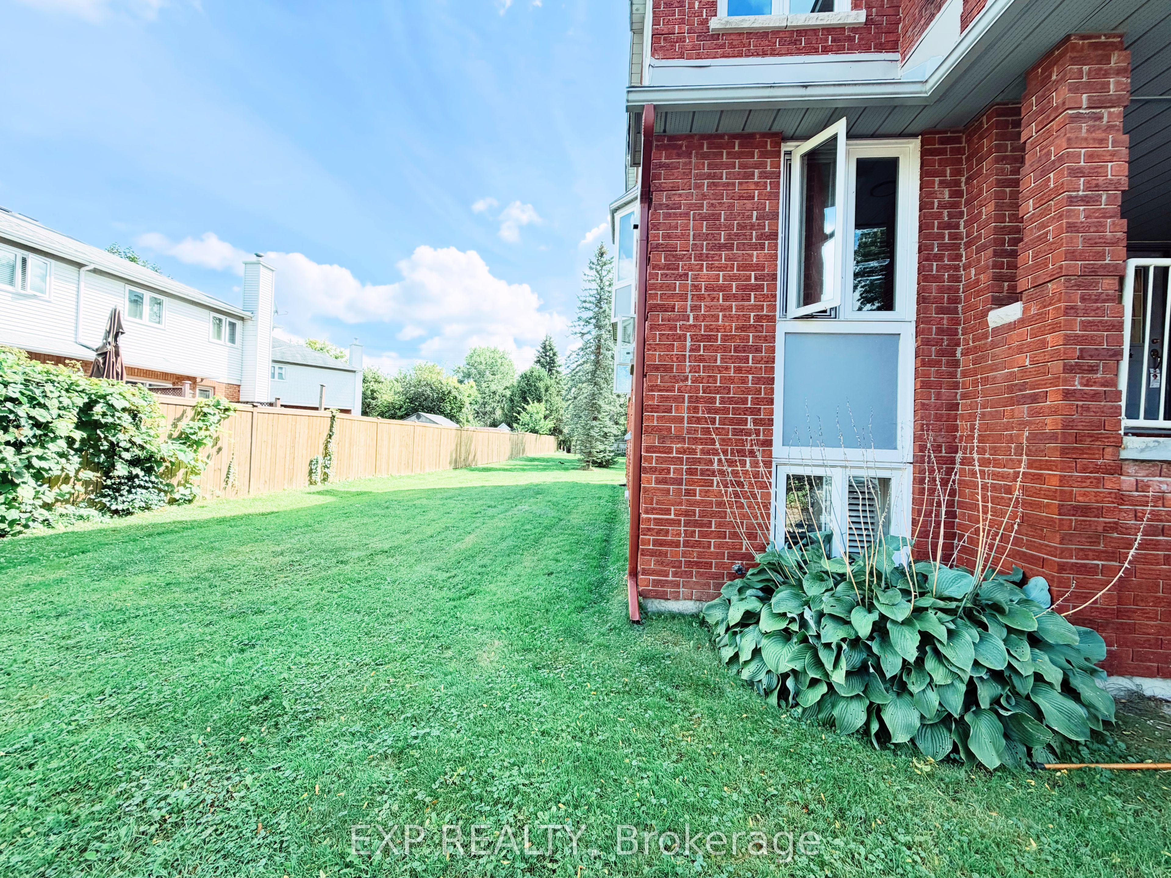 406 BRISTON Private, Ottawa 2