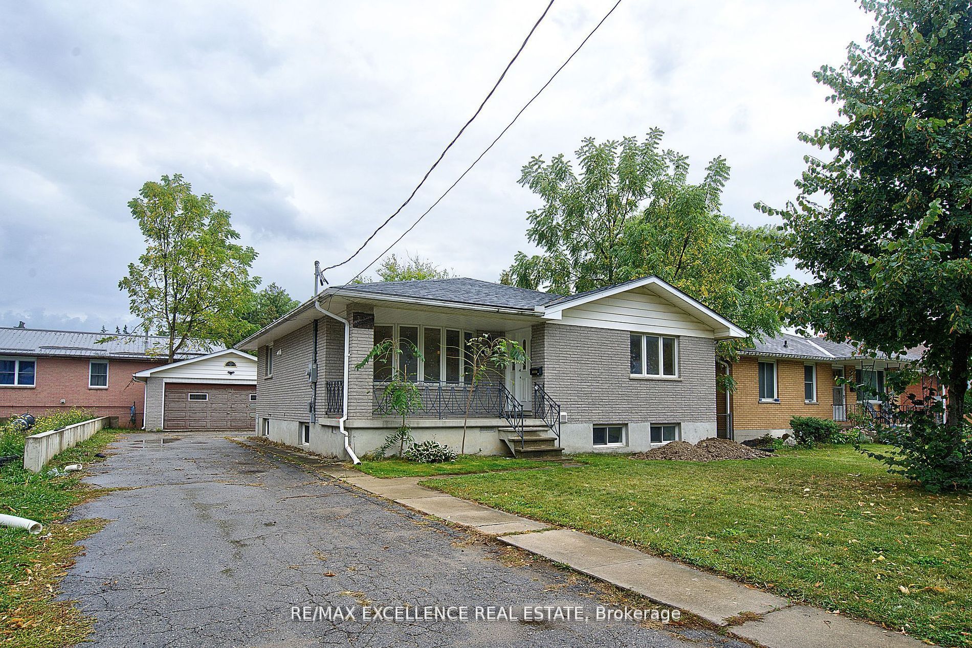 Unit Upper - 1595 Borden Street, London 2