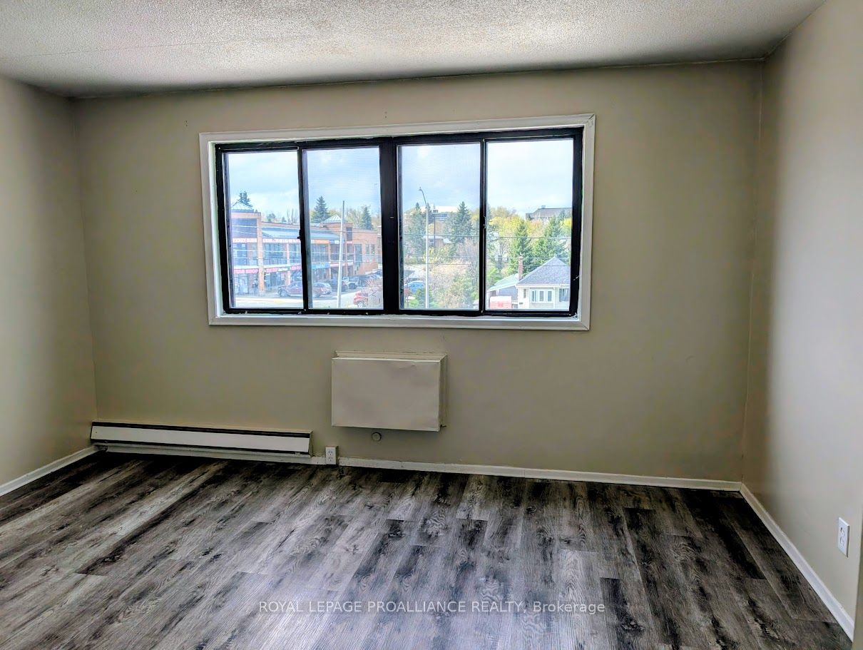 Unit 27 - 1837 Lansdowne Street W, Peterborough 4