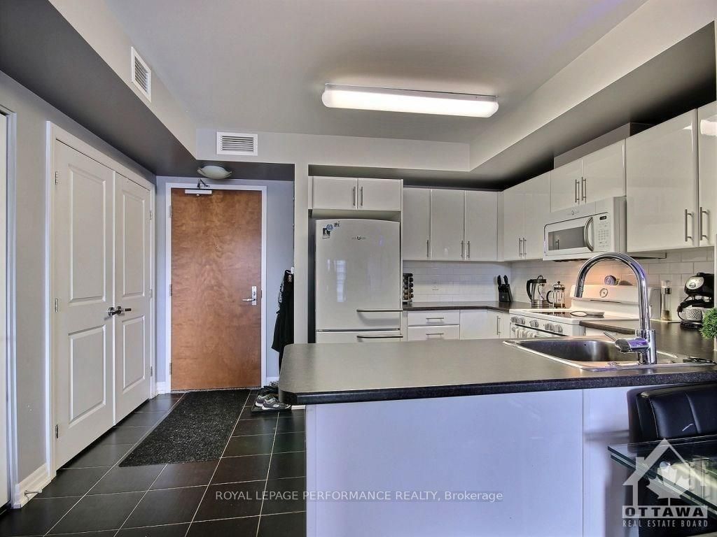 Unit 202 - 242 RIDEAU Street, Ottawa 3