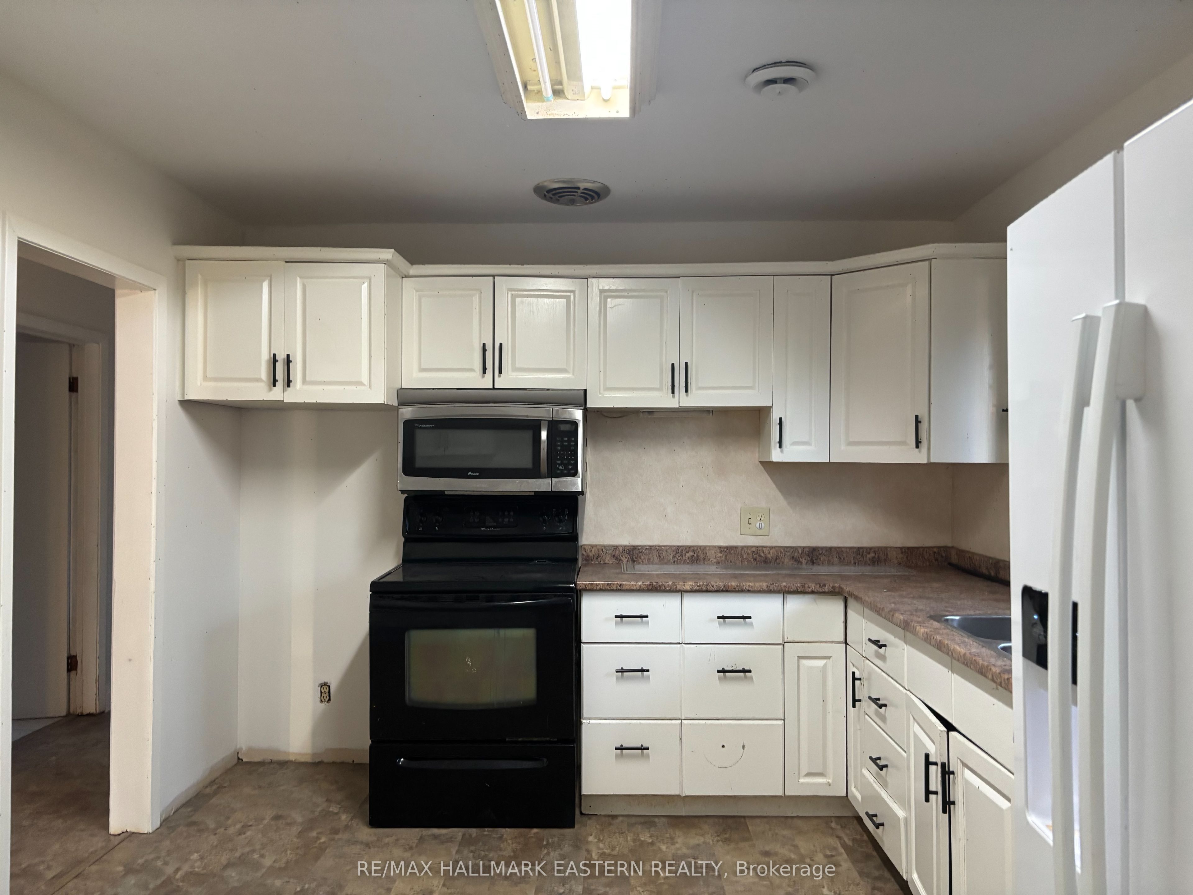 Unit main floor unit - 893 Ford Street, Peterborough 5