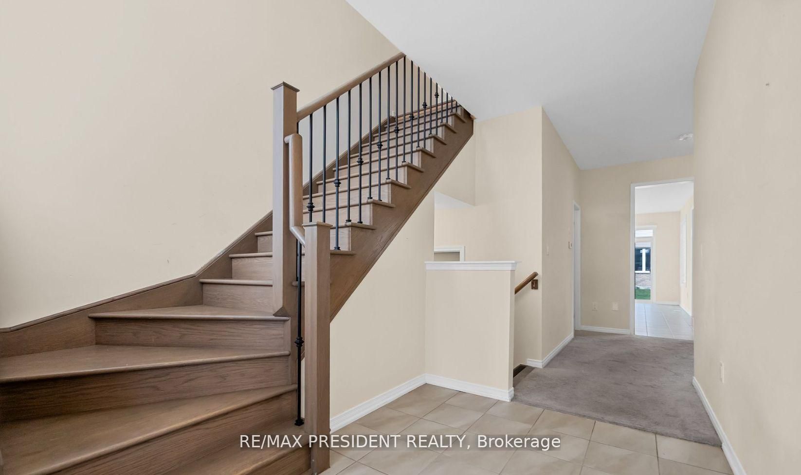 25 Seanesy Drive, Thorold 5
