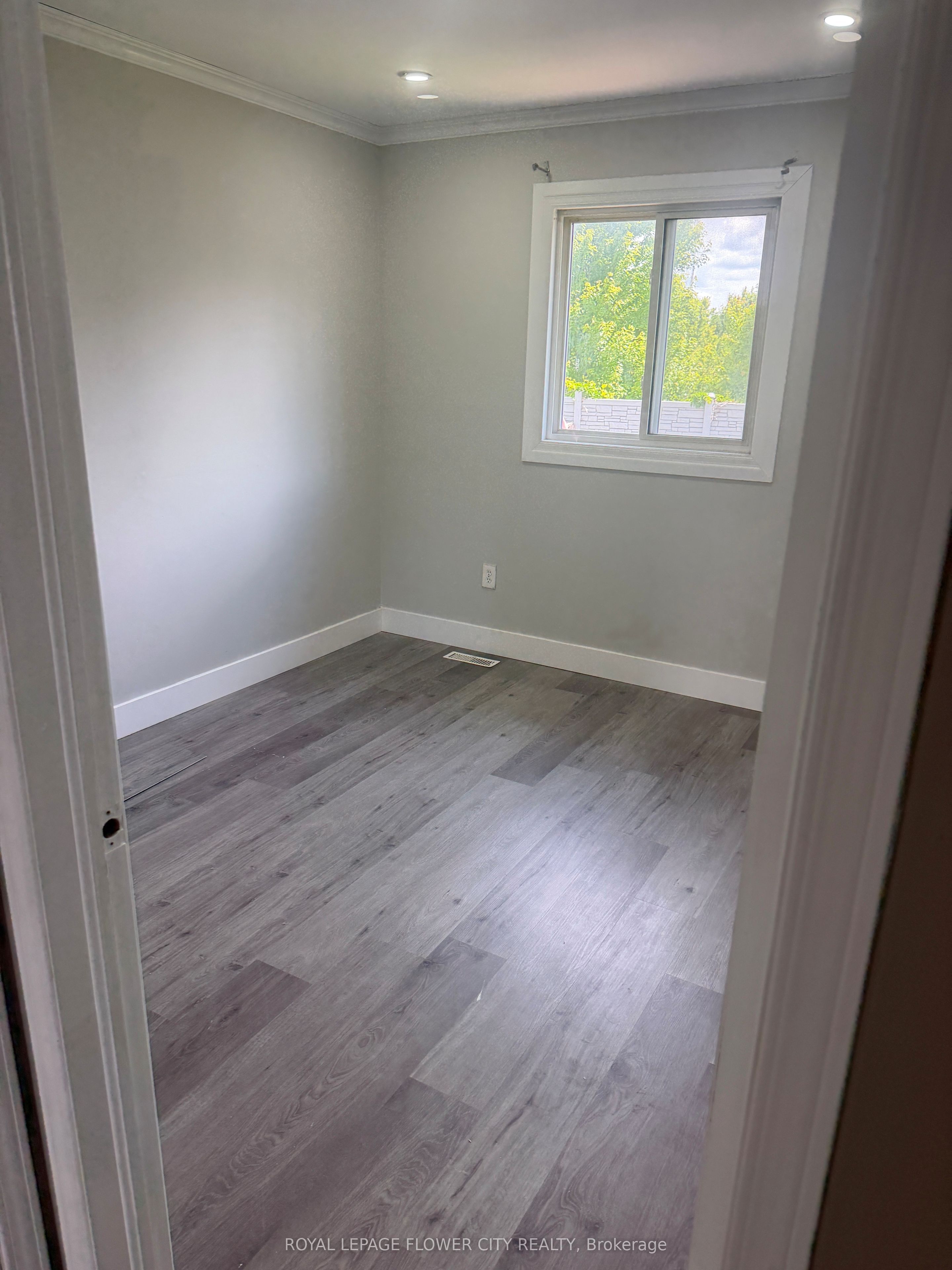 252 Simpson Crescent, London 2