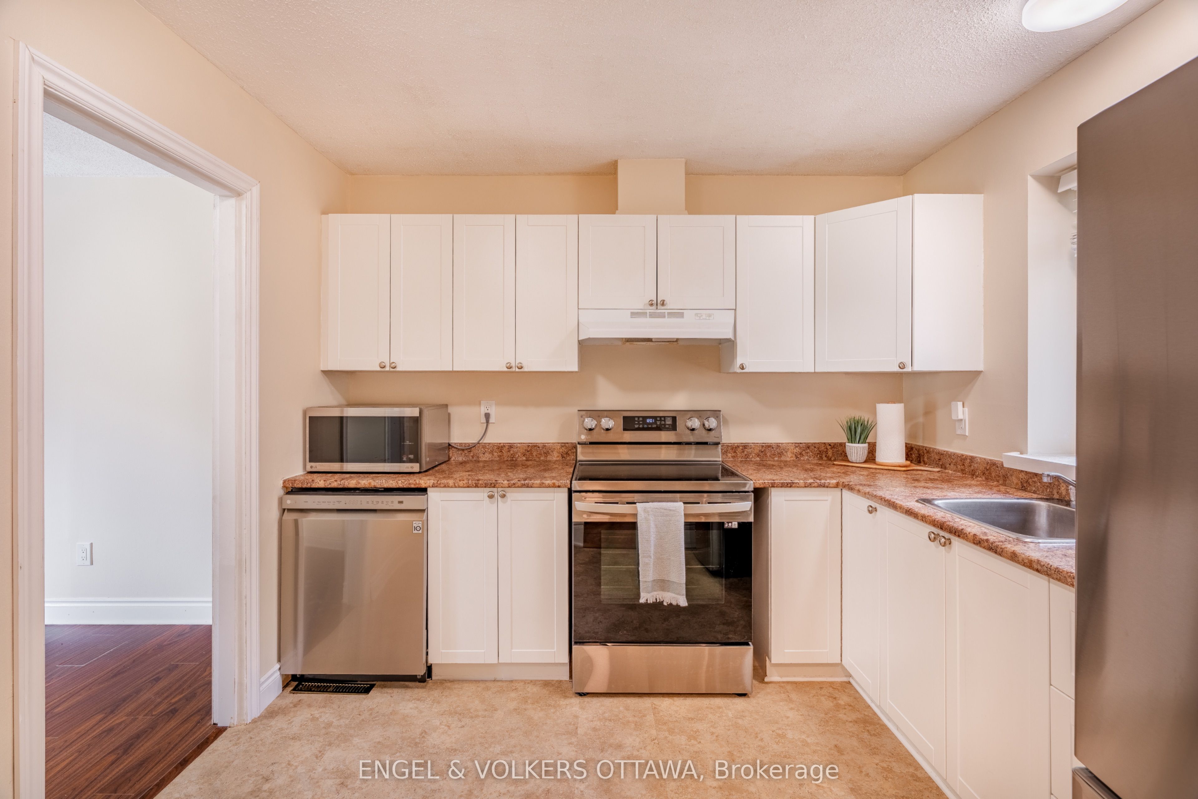 Unit E - 451 Moodie Drive, Nepean 4