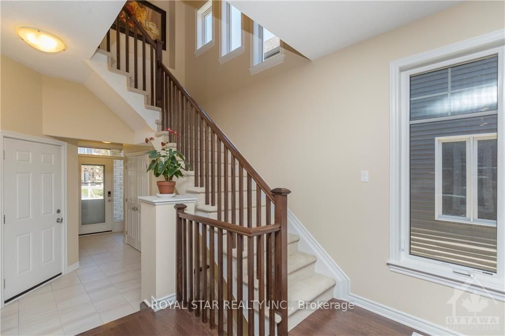 969 Bunchberry Way S, Orleans-Gloucester 2