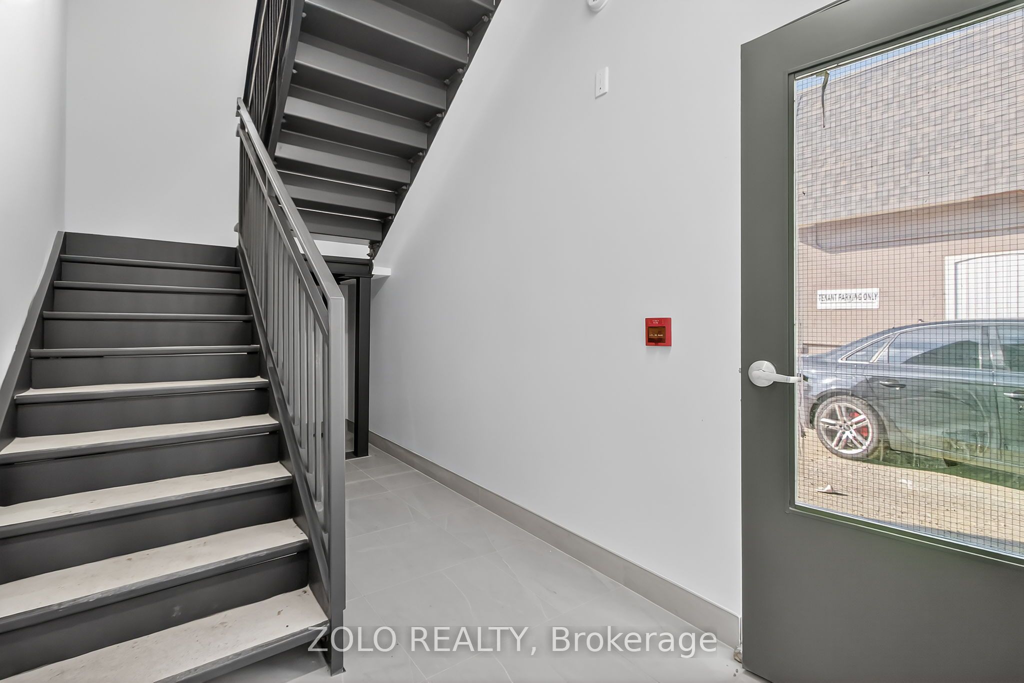 Unit Unit 5 - 206 Wellington Street, Chatham-Kent 2