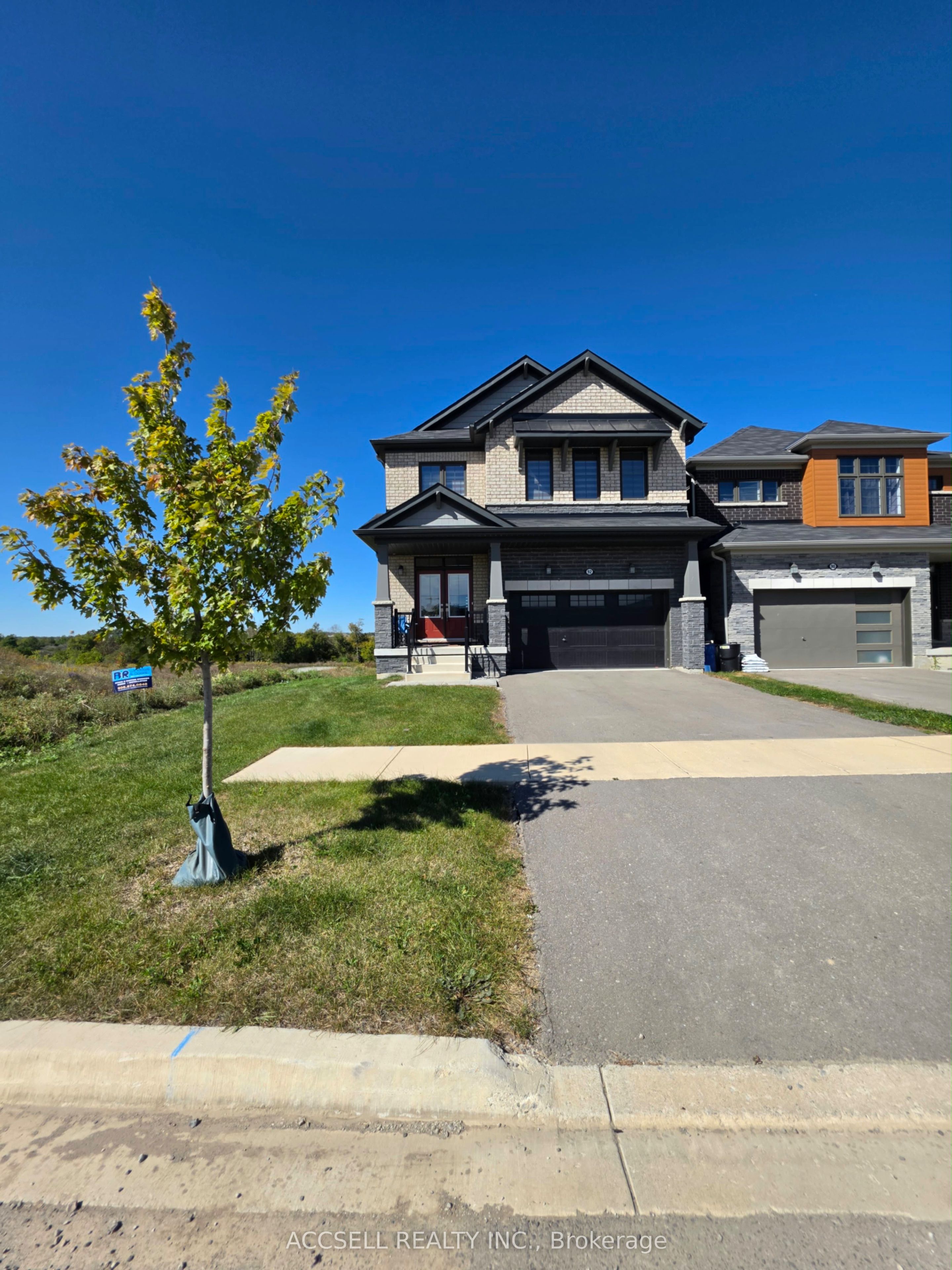 92 Hawick Crescent, Haldimand 1